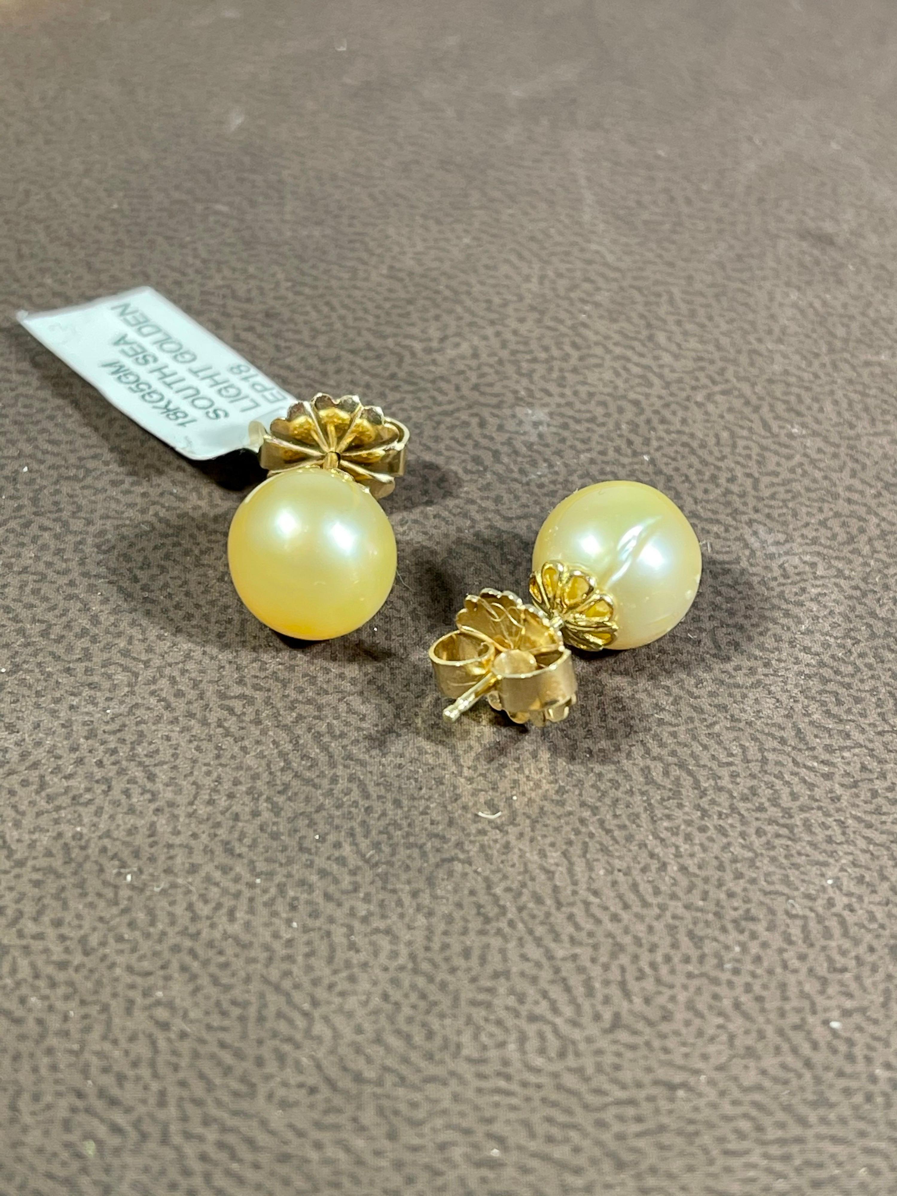 Golden South Sea Pearl Stud Earrings 18 Karat Yellow Gold For Sale 5