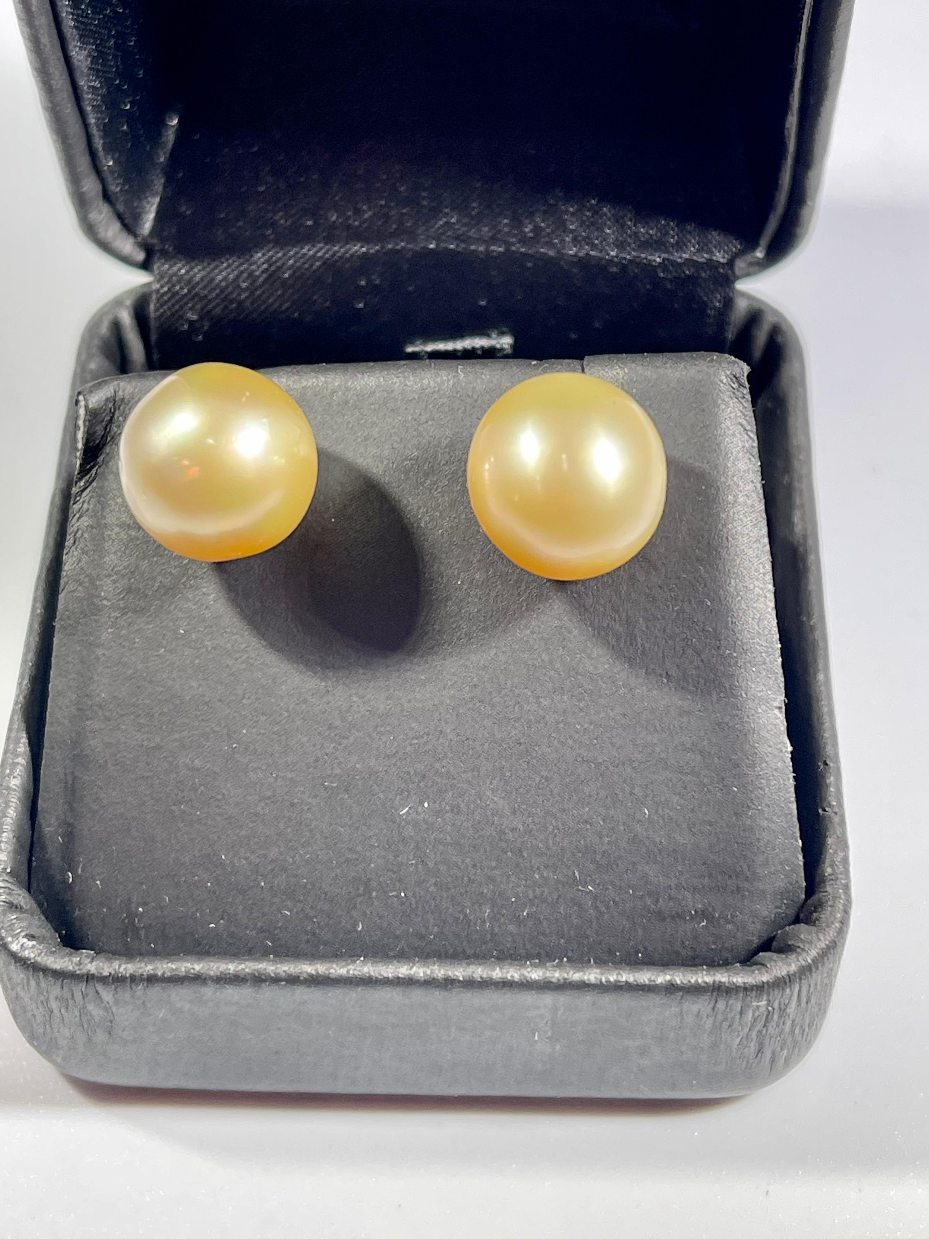 Round Cut Golden South Sea Pearl Stud Earrings 18 Karat Yellow Gold For Sale