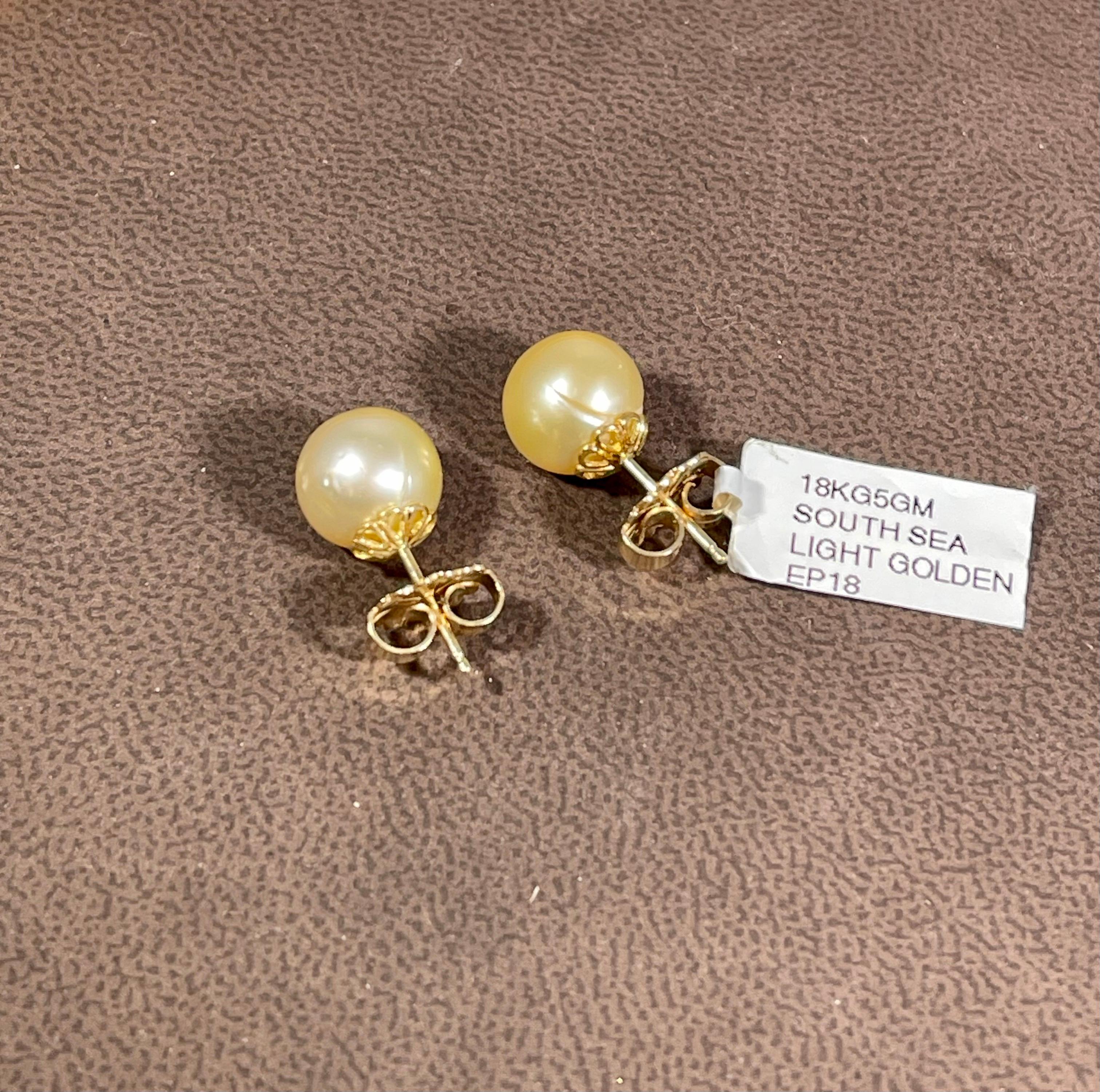 Golden South Sea Pearl Stud Earrings 18 Karat Yellow Gold In Excellent Condition For Sale In New York, NY