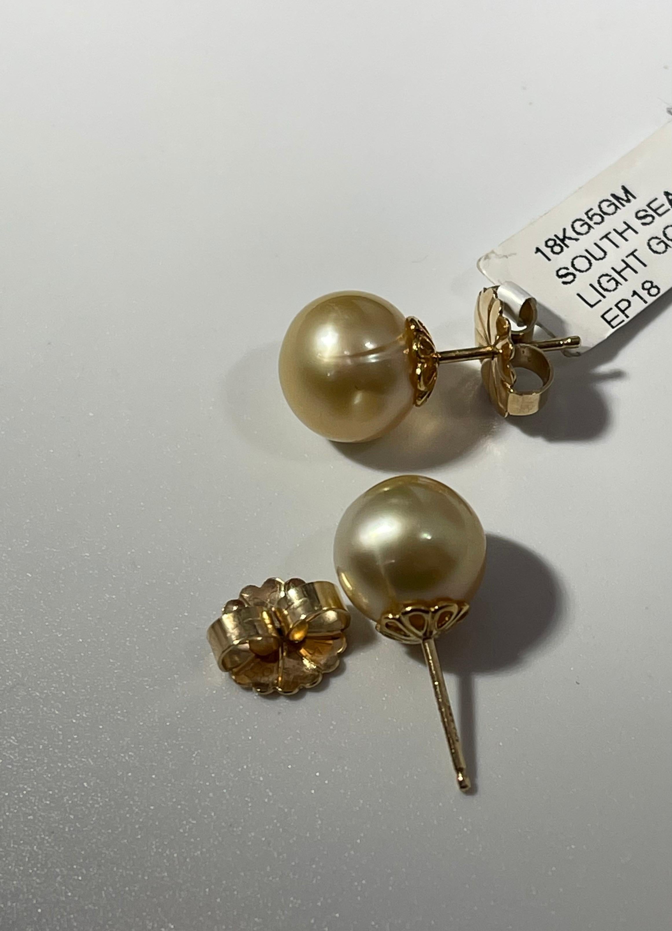 Golden South Sea Pearl Stud Earrings 18 Karat Yellow Gold For Sale 1