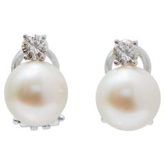 Perle da 11 mm, diamanti,  Orecchini in oro bianco.