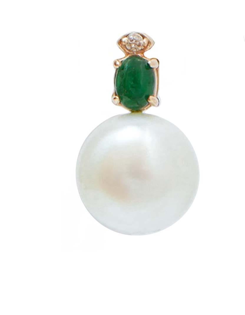 Fantastici orecchini con struttura in oro rosa 14 kt montati con un diamante e uno smeraldo nella parte superiore; sotto, una perla bianca.
Diamanti 0,04 ct
Smeraldi 0,81 ct
Perle 3,30 gr
Peso totale 4,60 gr
RF +IFI

Per qualsiasi informazione, non