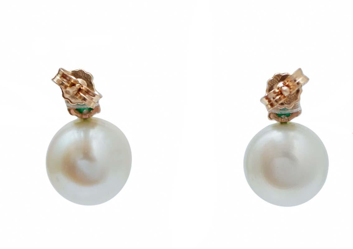 Rétro Orecchini da 11 mm con perle, smeraldi, diamanti, oro rosa 14 carati. in vendita