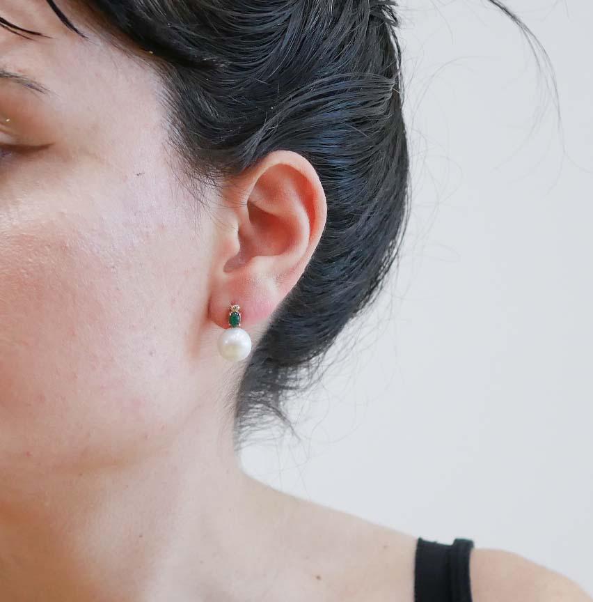 Taglio misto Orecchini da 11 mm con perle, smeraldi, diamanti, oro rosa 14 carati. in vendita