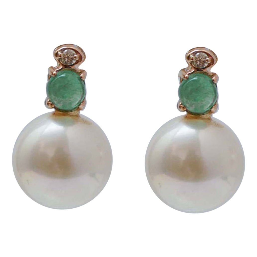 Orecchini da 11 mm con perle, smeraldi, diamanti, oro rosa 14 carati.