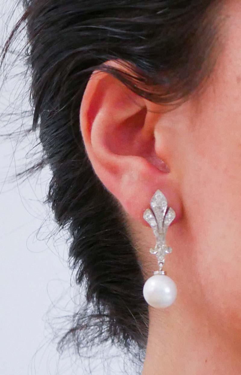11 Mm White Pearls, Diamonds, White Gold Earrings. In Good Condition In Marcianise, Marcianise (CE)