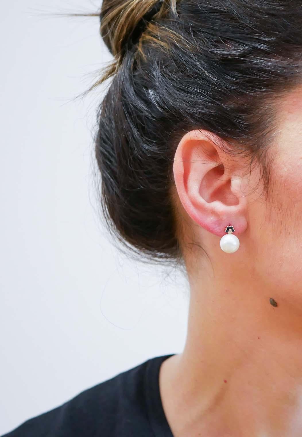 Taglio misto Orecchini da 11 mm con perle bianche, zaffiri, diamanti, oro rosa 14 carati. in vendita