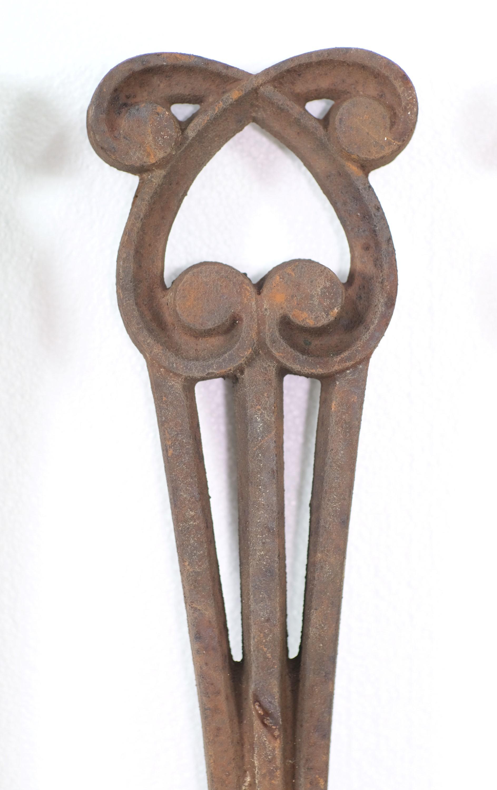 Early 20th century antique 11 piece set of cast iron balusters done in an Art Nouveau organic floral design. Can be reincorporated into an outside railing or garden. Original patina.