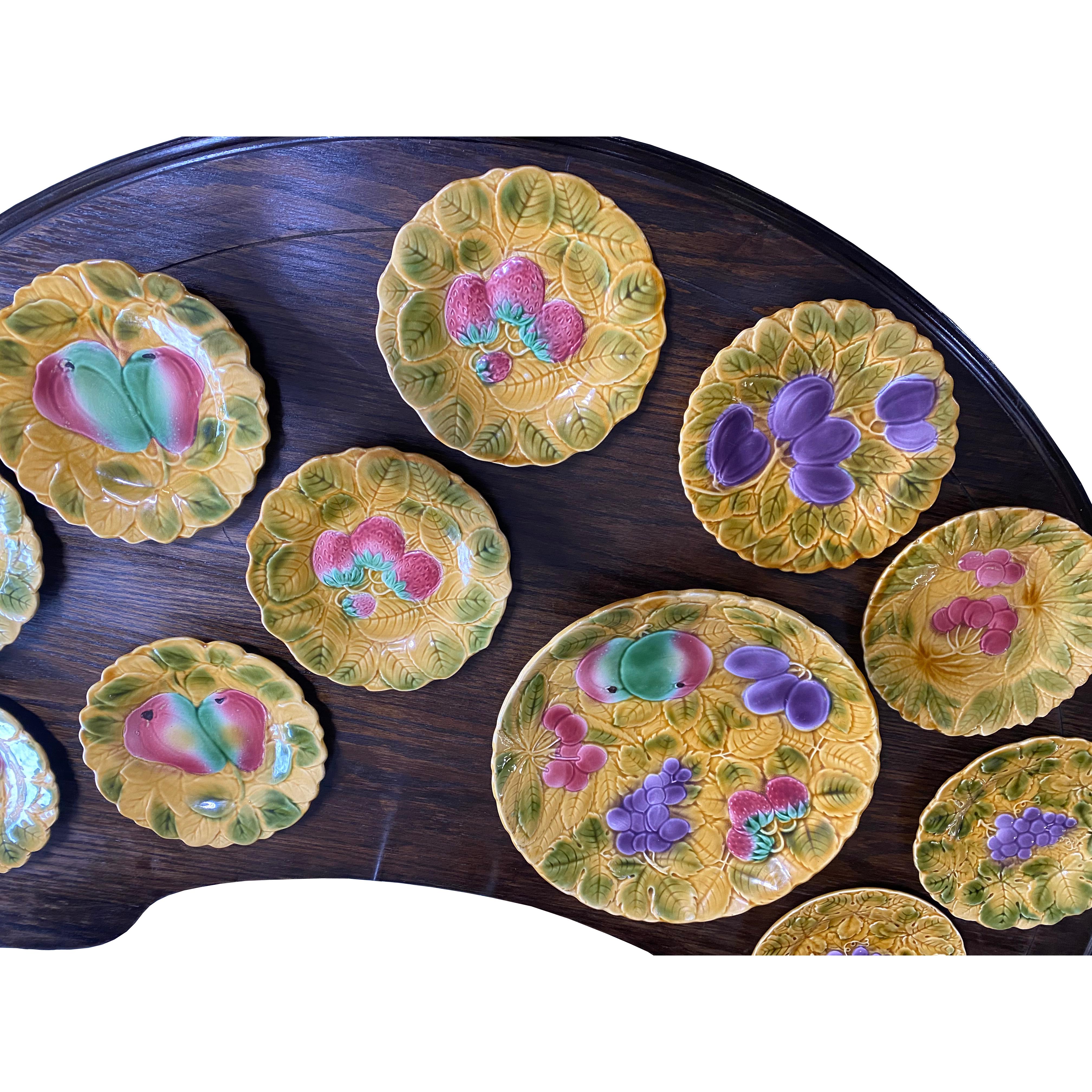 11 Piece Set of Sarreguemines French Faience Majolica Dessert Plates In Good Condition For Sale In Pasadena, TX