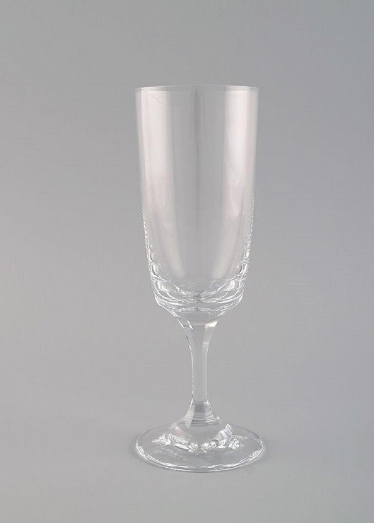 11 flûtes à champagne Chenonceaux de René Lalique en cristal clair soufflé à la bouche. Milieu du 20e siècle.
Dimensions : 18,5 x 6,7 cm : 18,5 x 6,7 cm.
En parfait état.
Signé.