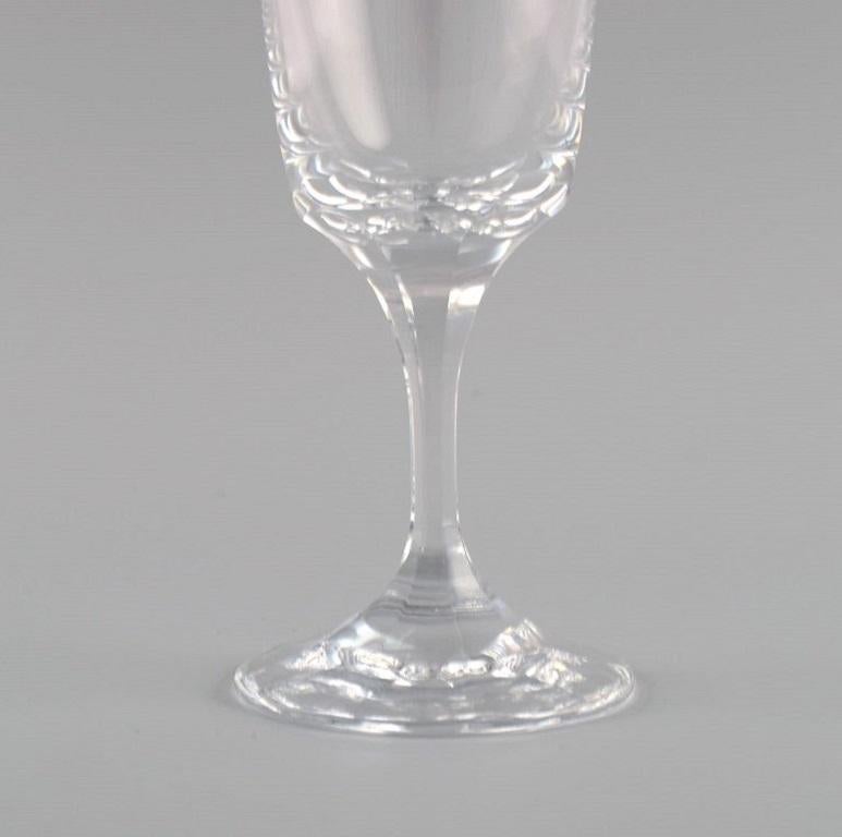 20ième siècle 11 flûtes à champagne Chenonceaux de René Lalique en cristal clair soufflé à la bouche