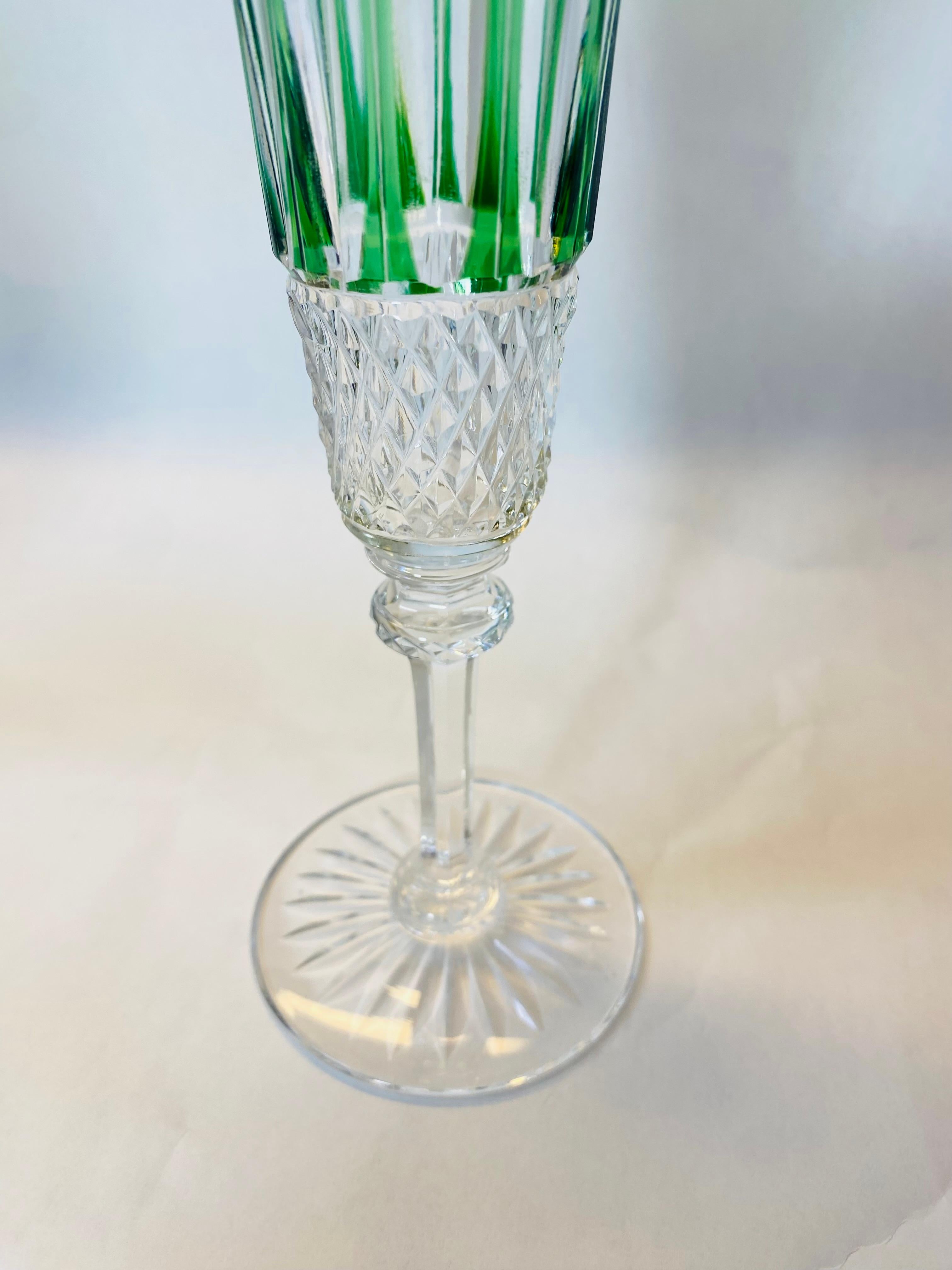 11 Saint Louis “Tommy” Green Cut Crystal Flute Champagne Glasses Vintage In Good Condition For Sale In West Palm Beach, FL