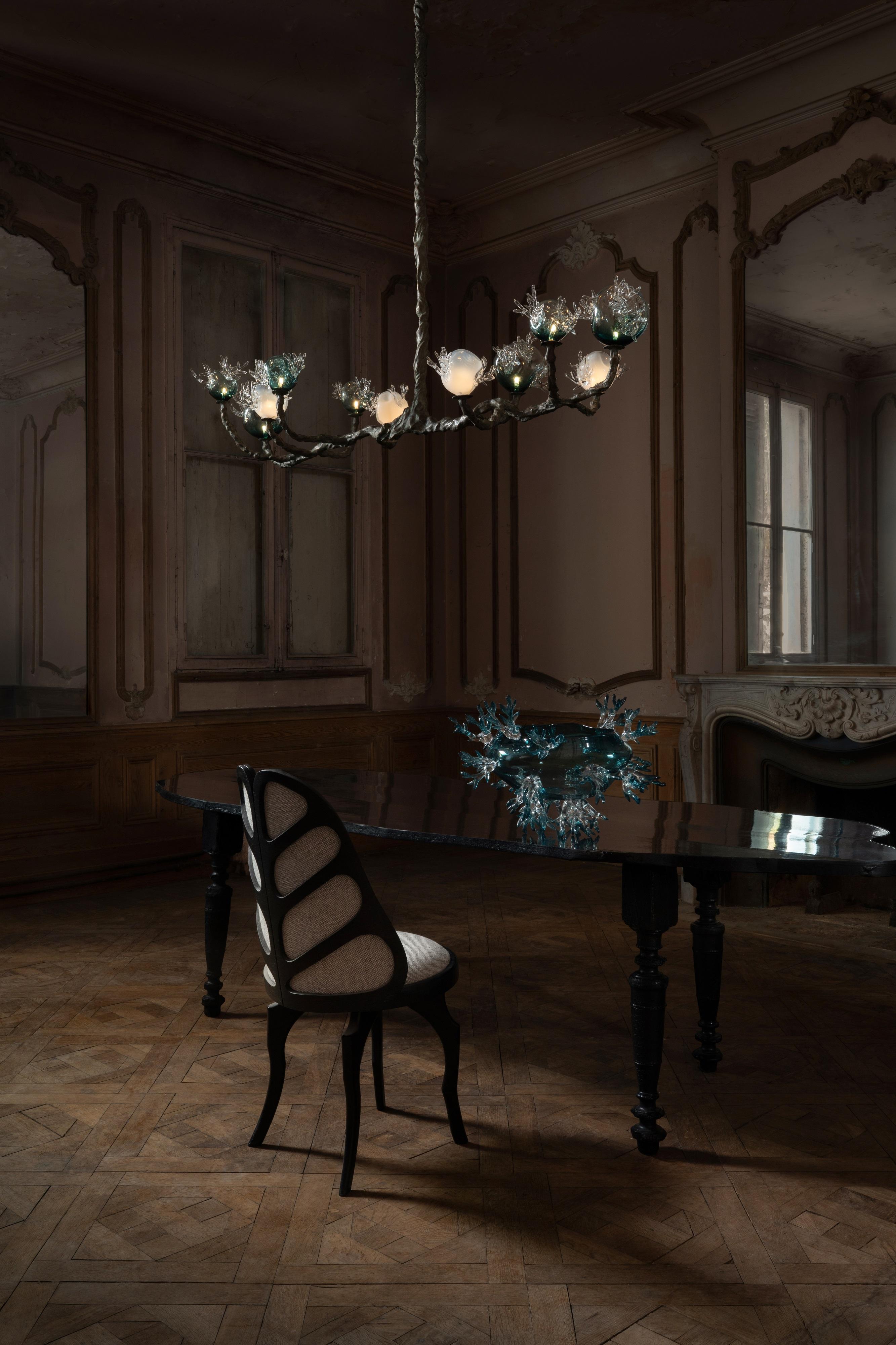 XXI secolo e contemporaneo Lampadario 11 sfere in bronzo e vetro colorato soffiato a mano di Emilie Lemardeley in vendita