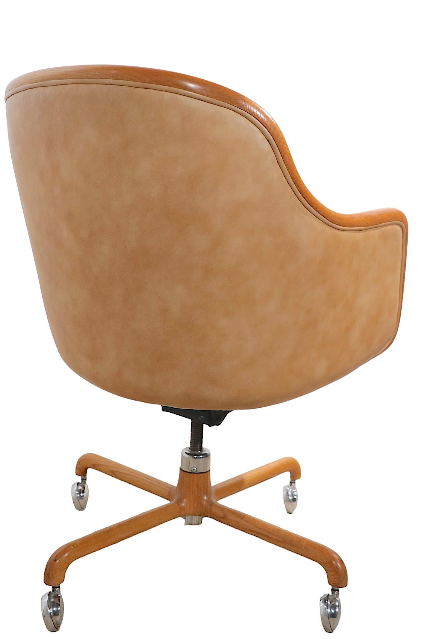  11 Swivel Tilt Desk Dining Swivel Tilt Chairs by Ward Bennet for Brickel For Sale 4
