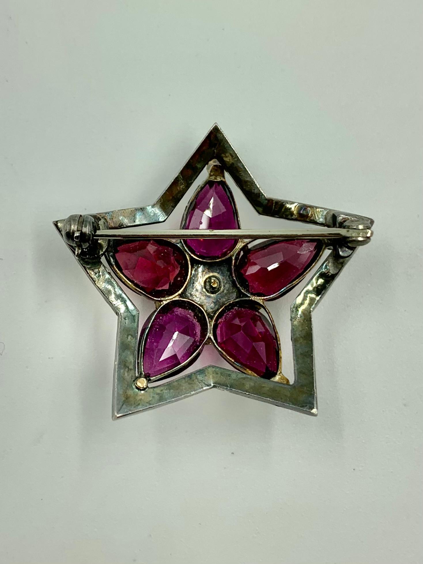 Grande broche étoile en or 18 carats, argent et perles avec grenat rhodolite en forme de poire 11 TCW en vente 1
