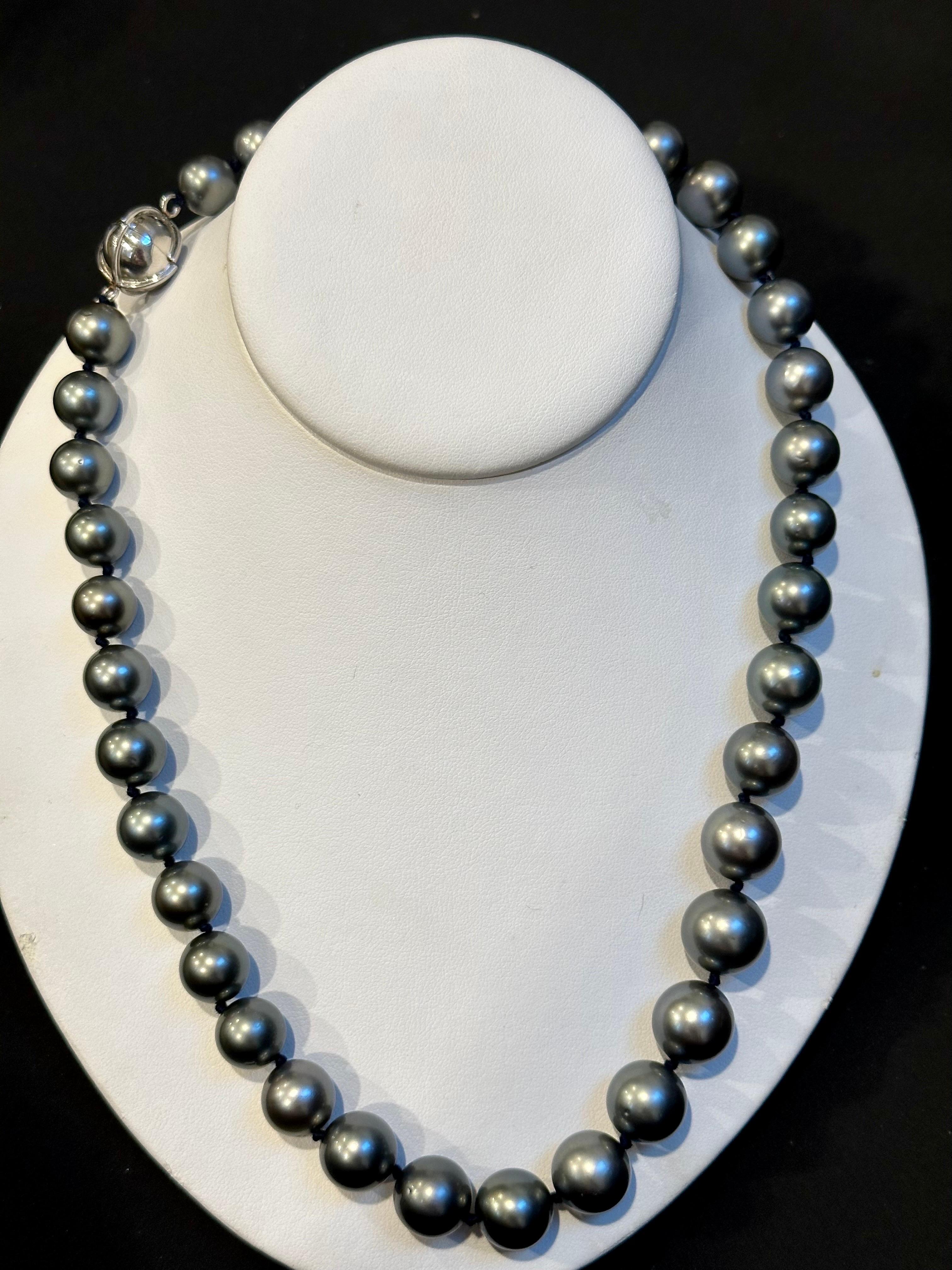 11-15 mm Tahitian Black Graduating Pearls Strand Necklace, Estate, WG For Sale 5