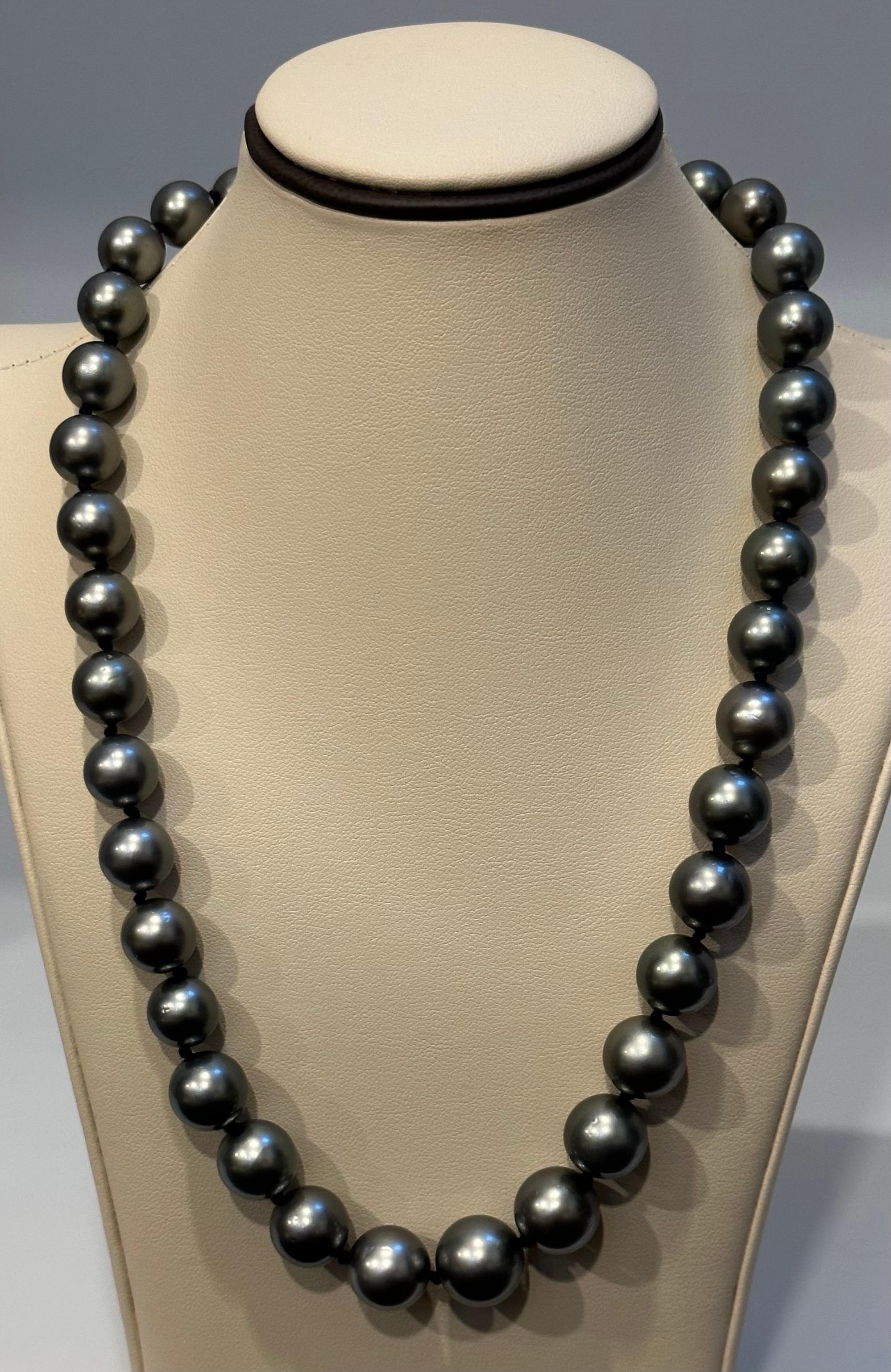Round Cut 11-15 mm Tahitian Black Graduating Pearls Strand Necklace, Estate, WG For Sale