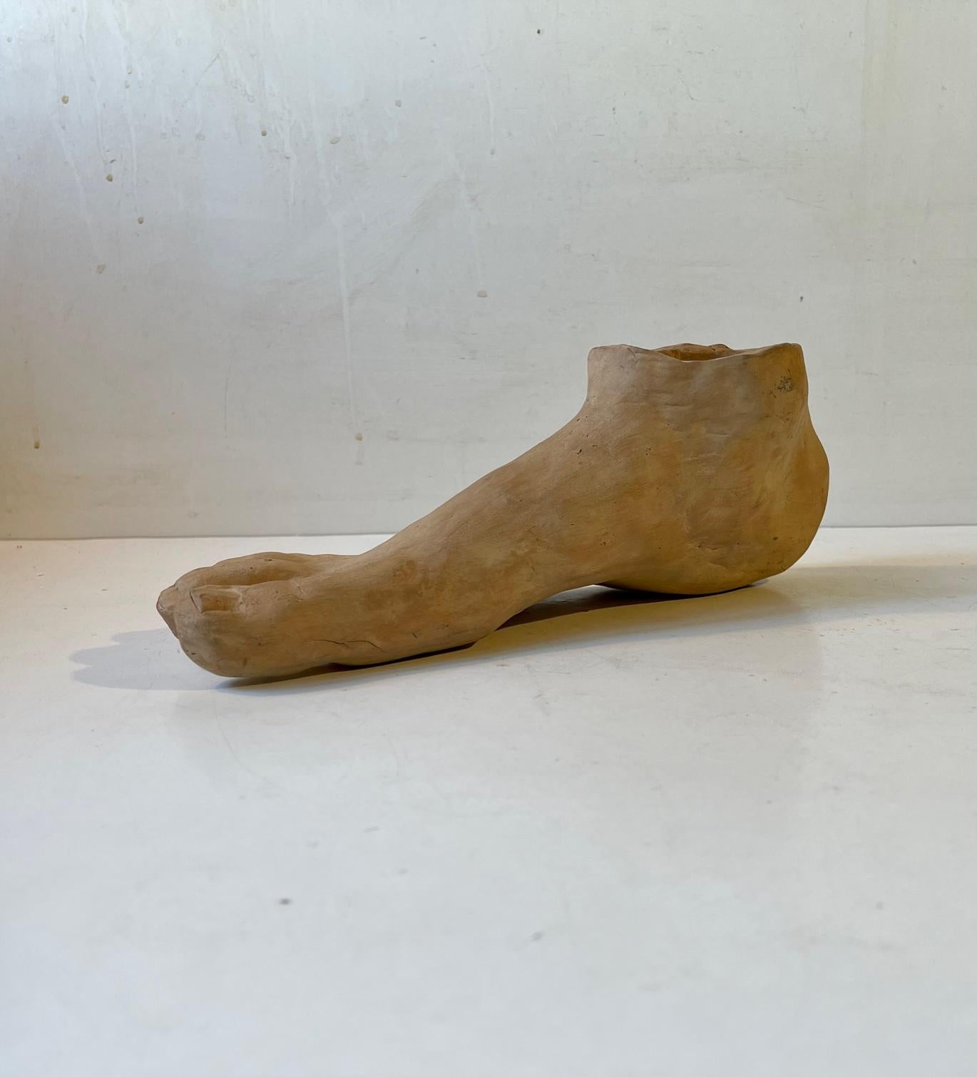 Unusually well-executed 1:1 model of a right foot (male). Can be used as a vase or planter. Unknown Danish ceramist circa 1970-1975. Measurements: L: 29 cm, W: 9 cm, H: 10 cm.