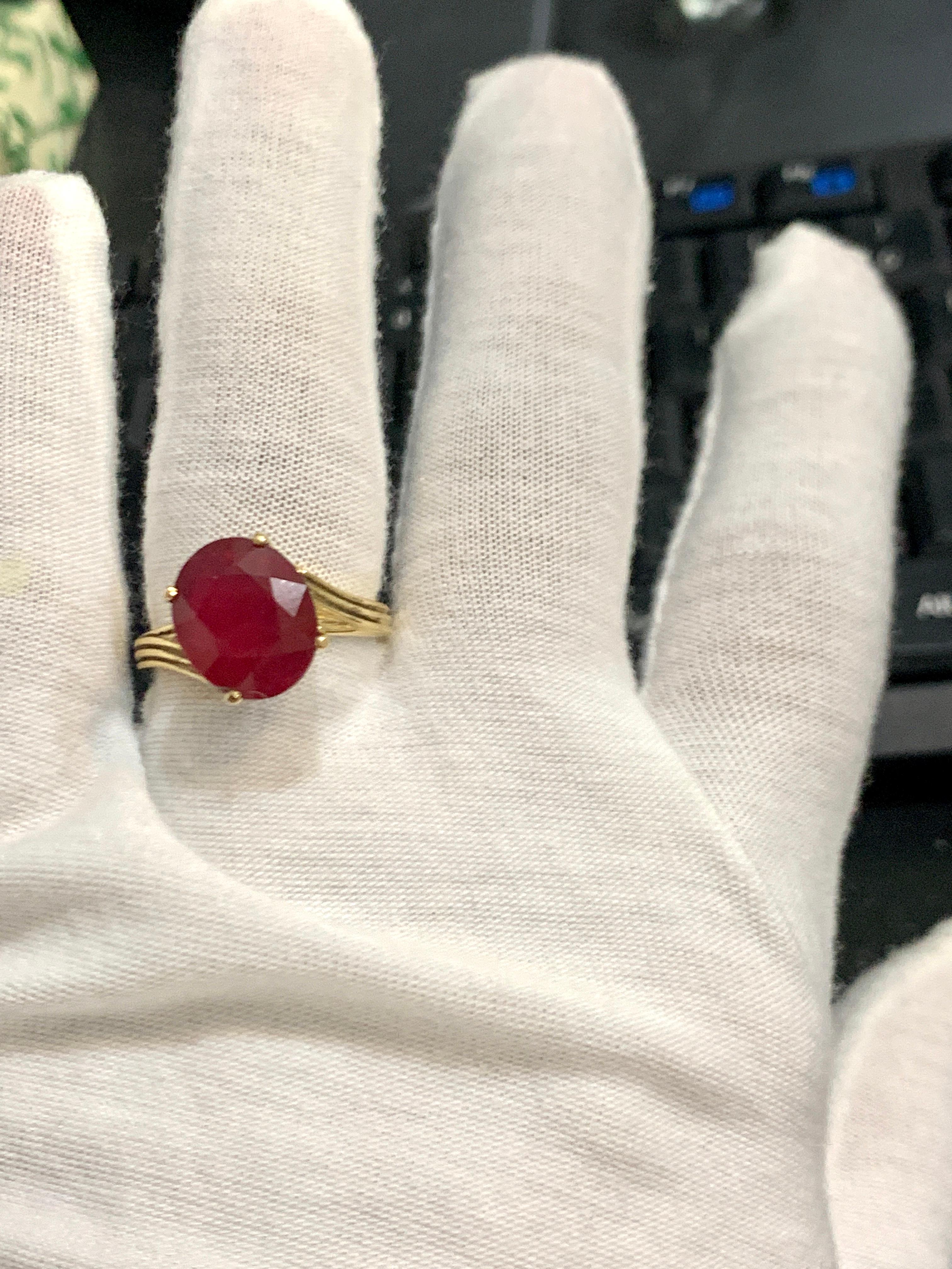 Oval Cut 7 Carat Treated Ruby 14 Karat Yellow Gold Ring,  In Excellent Condition In New York, NY