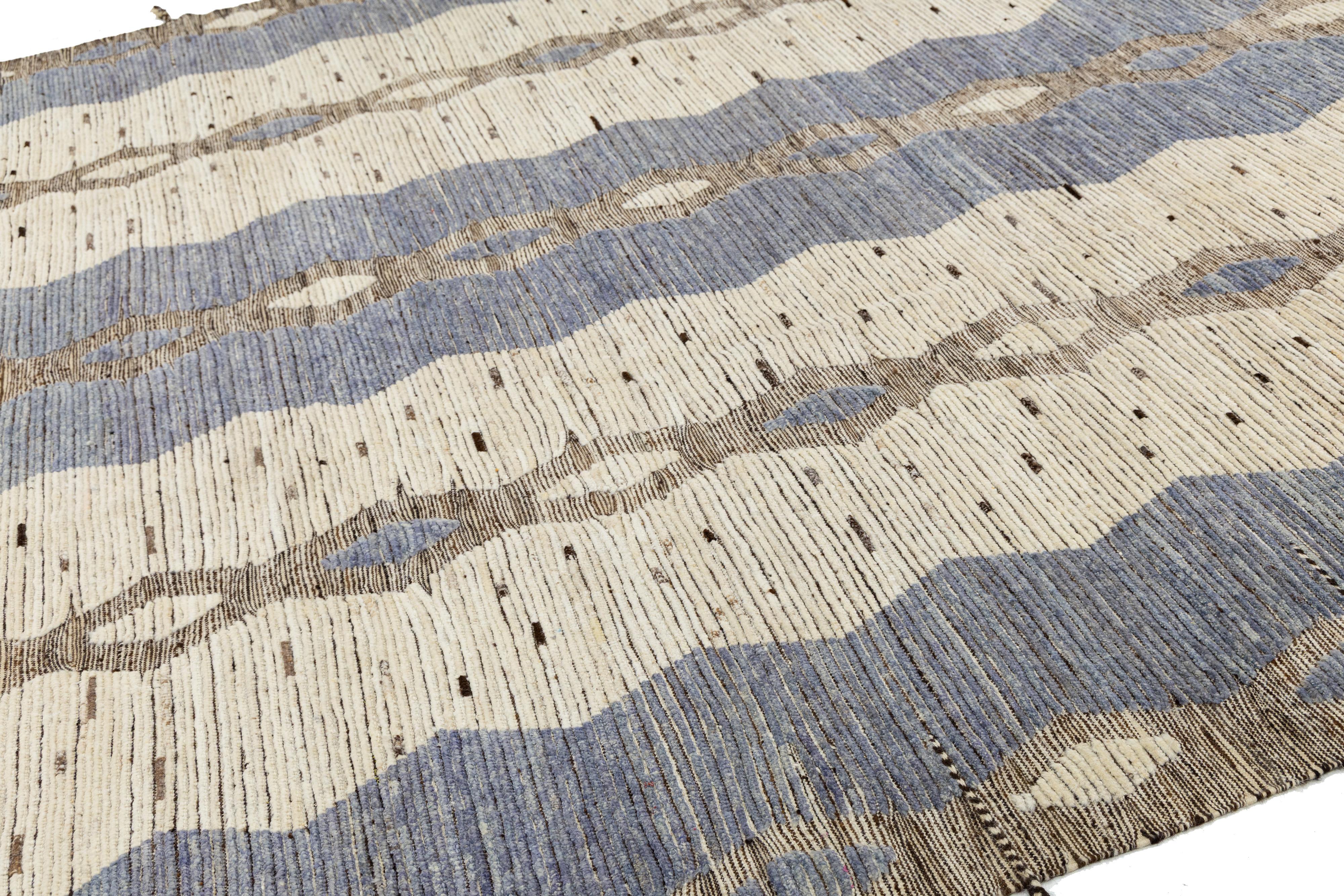 11 x 14 Moderner marokkanischer Wollteppich im Tribal-Stil in Beige und Blau im Zustand „Neu“ im Angebot in Norwalk, CT
