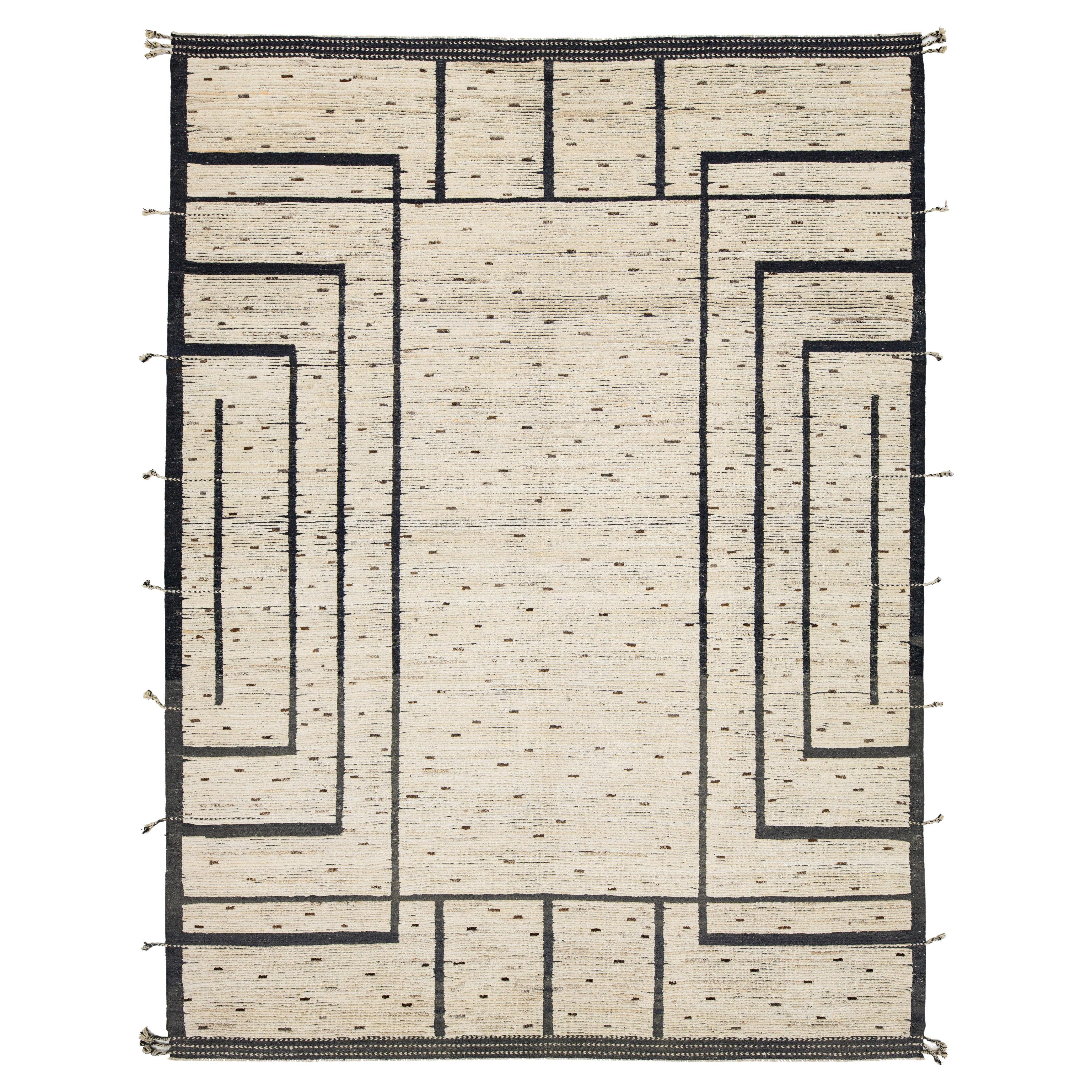 11 x 14 Modern Moroccan Wool Rug with Minimalist Geometric Black Line Design in vendita