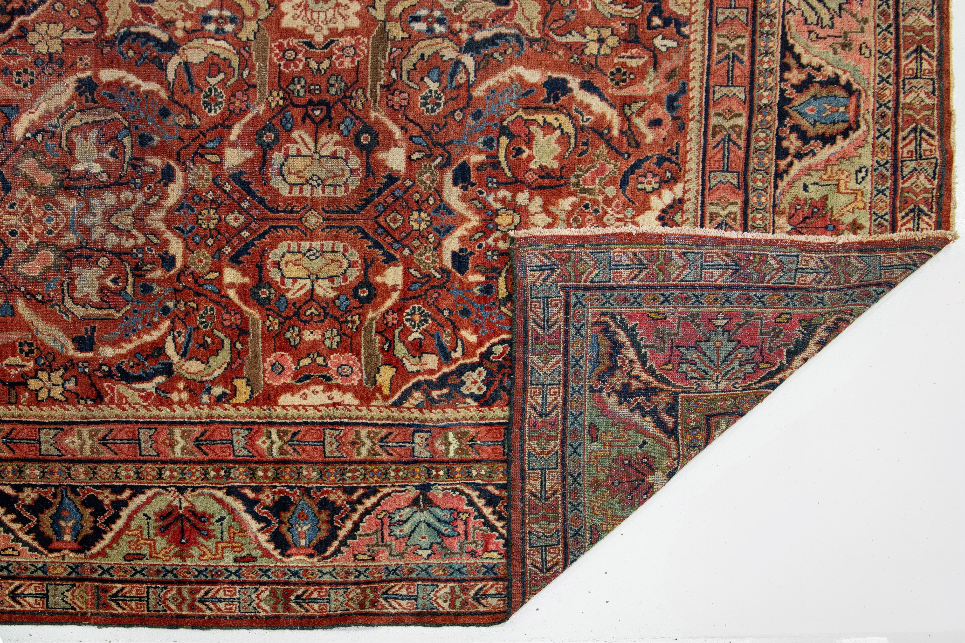 11 x 17 geblümt gestalteter antiker persischer Mahal-Wollteppich in Rot (Handgeknüpft) im Angebot