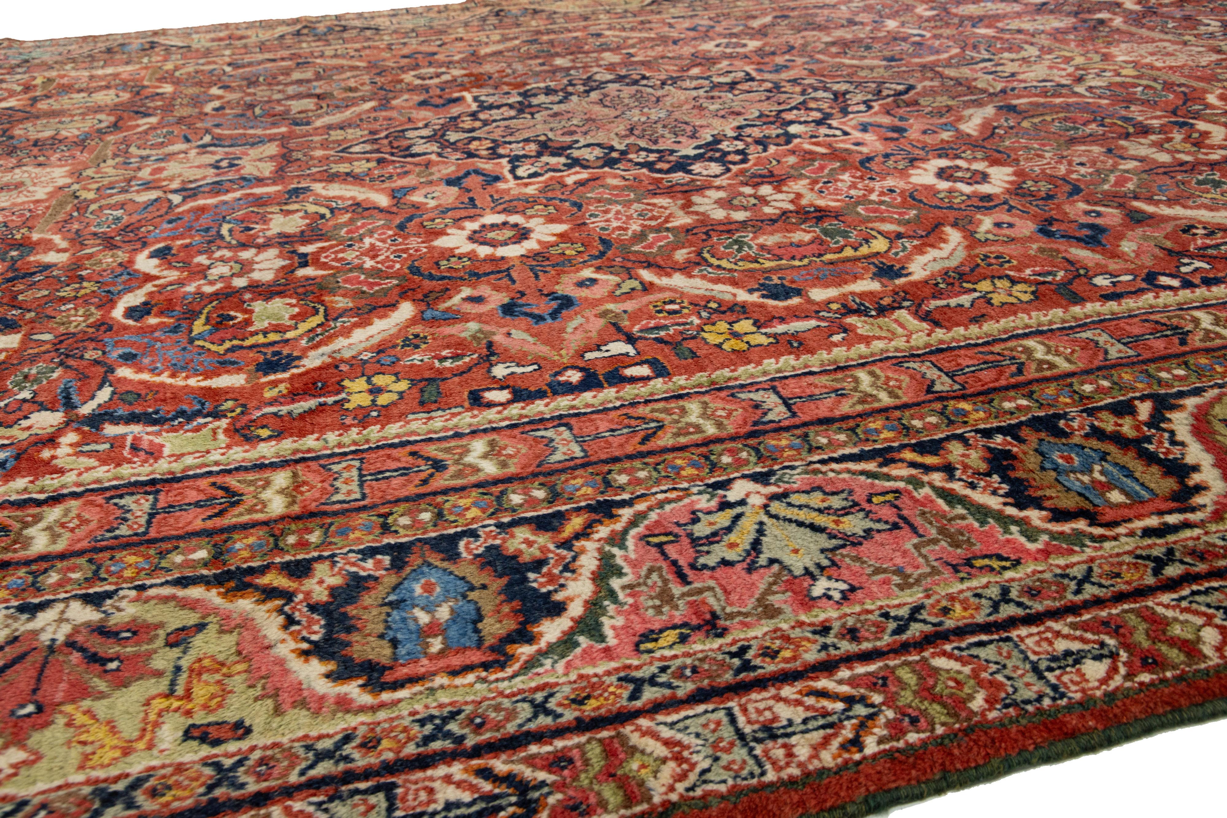 11 x 17 geblümt gestalteter antiker persischer Mahal-Wollteppich in Rot im Zustand „Gut“ im Angebot in Norwalk, CT