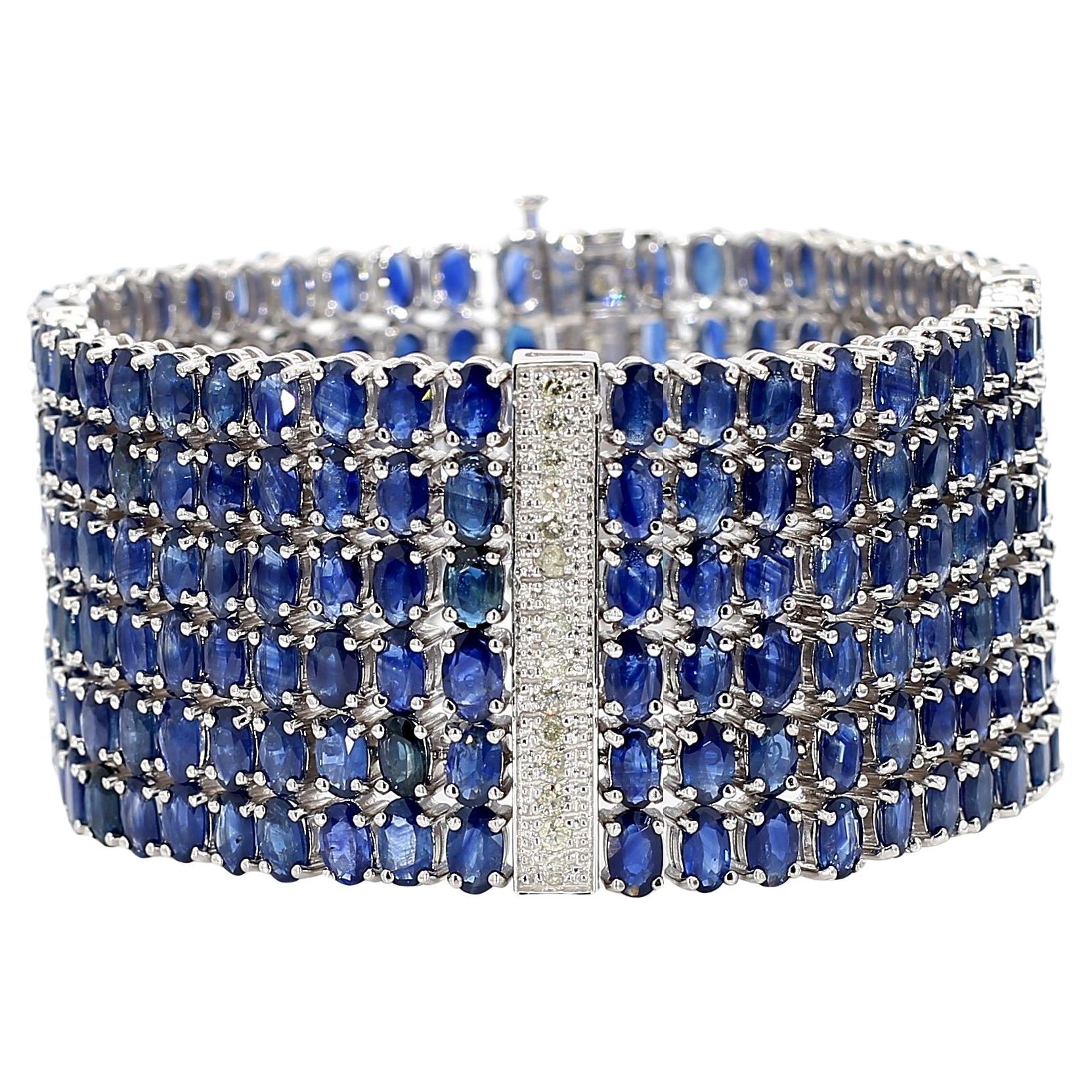 Zafiro azul de 110 quilates y diamante Brazalete envolvente ancho de seis filas de oro blanco de 14 quilates