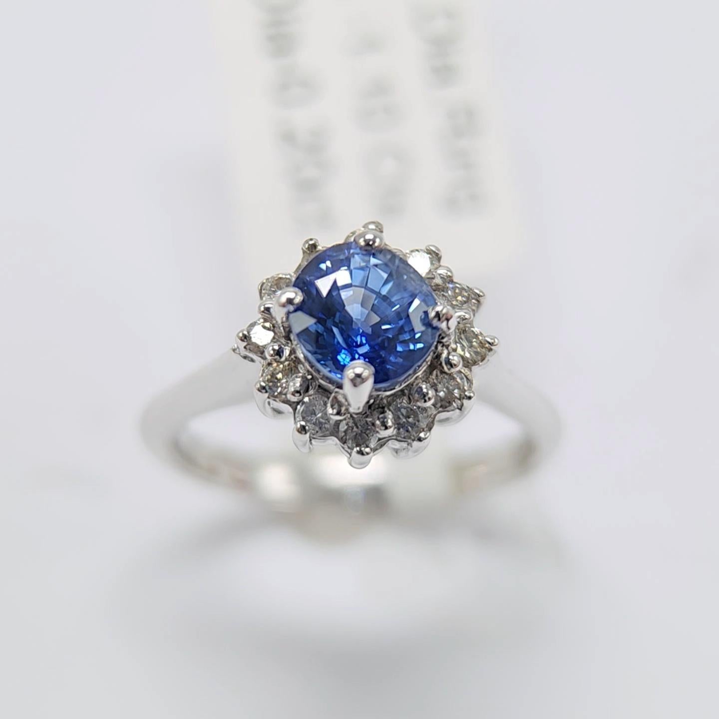 1,10 Karat blauer Saphir  Ring aus 14 Karat Weißgold mit Diamanten. im Angebot 9