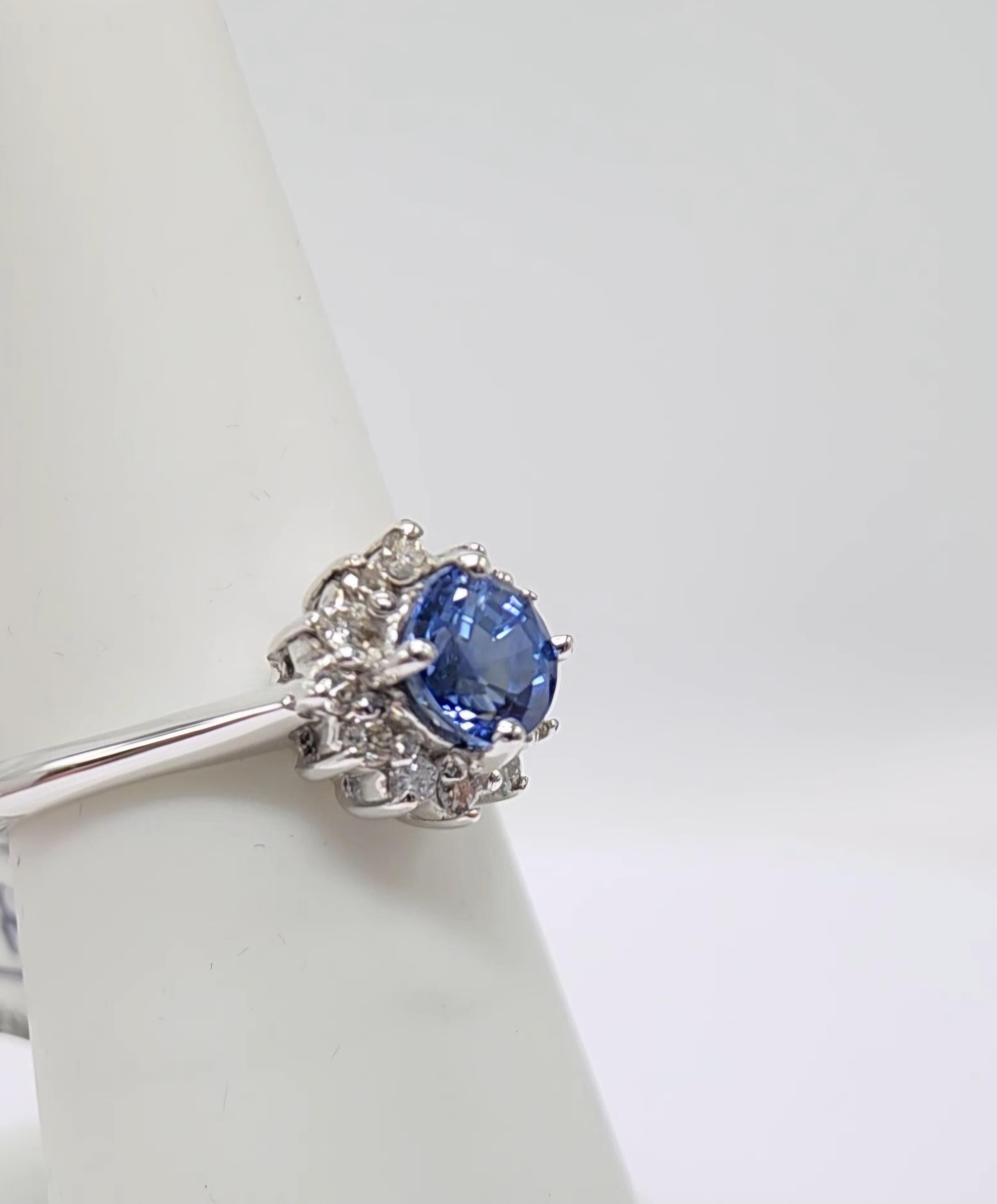 1,10 Karat blauer Saphir  Ring aus 14 Karat Weißgold mit Diamanten. im Zustand „Neu“ im Angebot in Brooklyn, NY