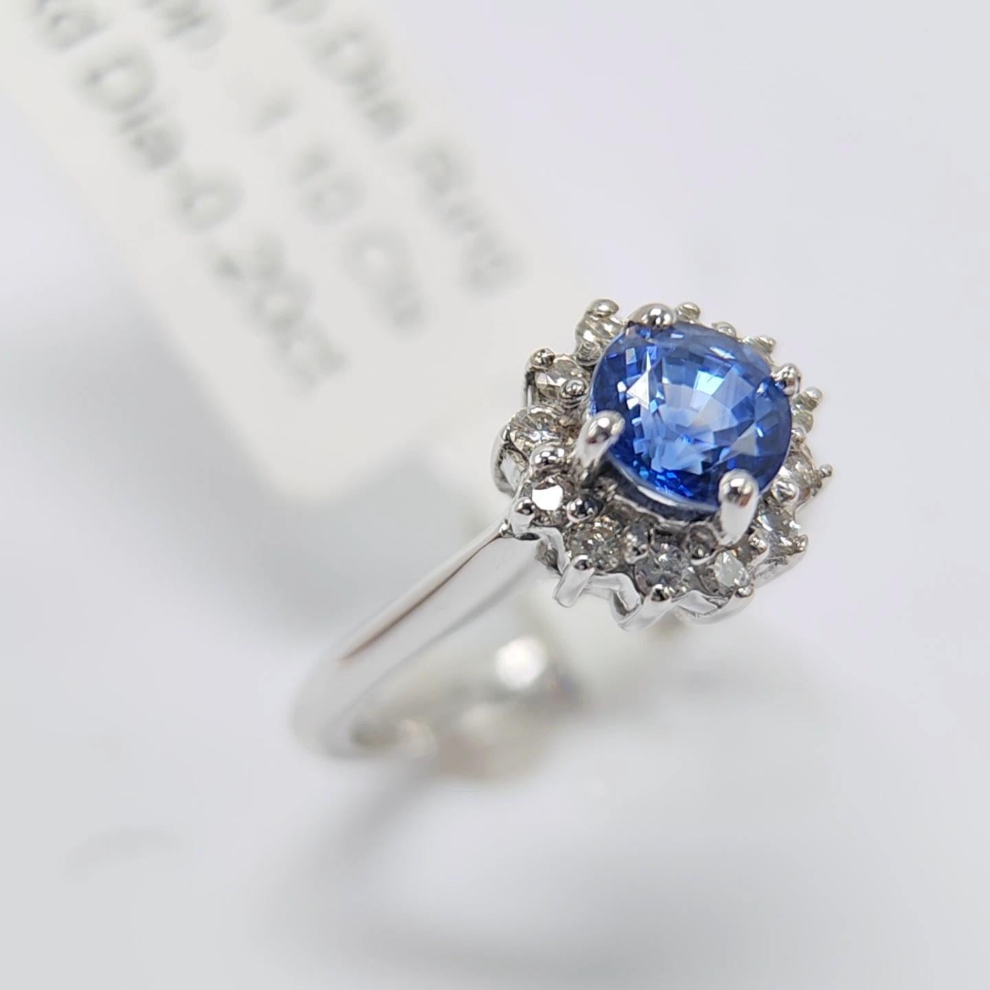 1,10 Karat blauer Saphir  Ring aus 14 Karat Weißgold mit Diamanten. im Angebot 5