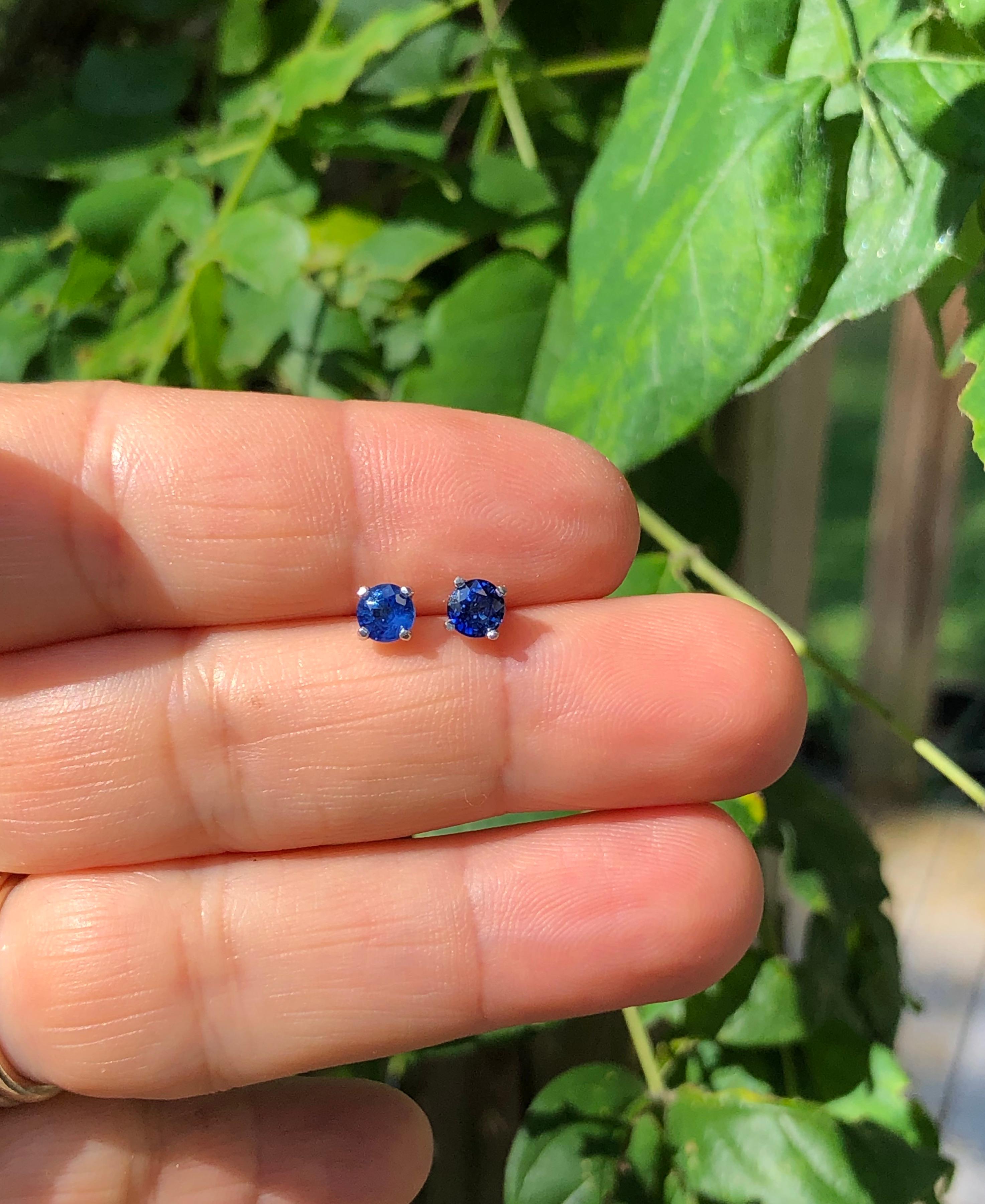 1.10 Carat Ceylon Pink Sapphire Stud Earrings Gold - Platinum For Sale 3