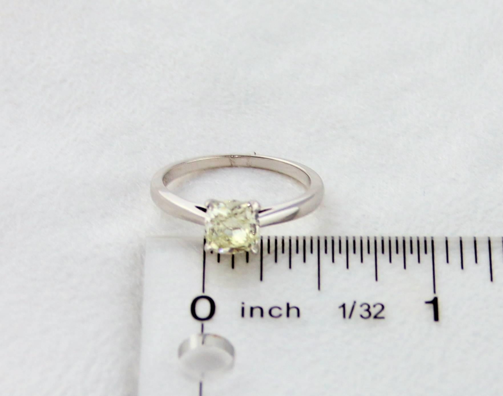 Bague de fiançailles en or avec diamant taille coussin de 1,10 carat Neuf - En vente à New York, NY