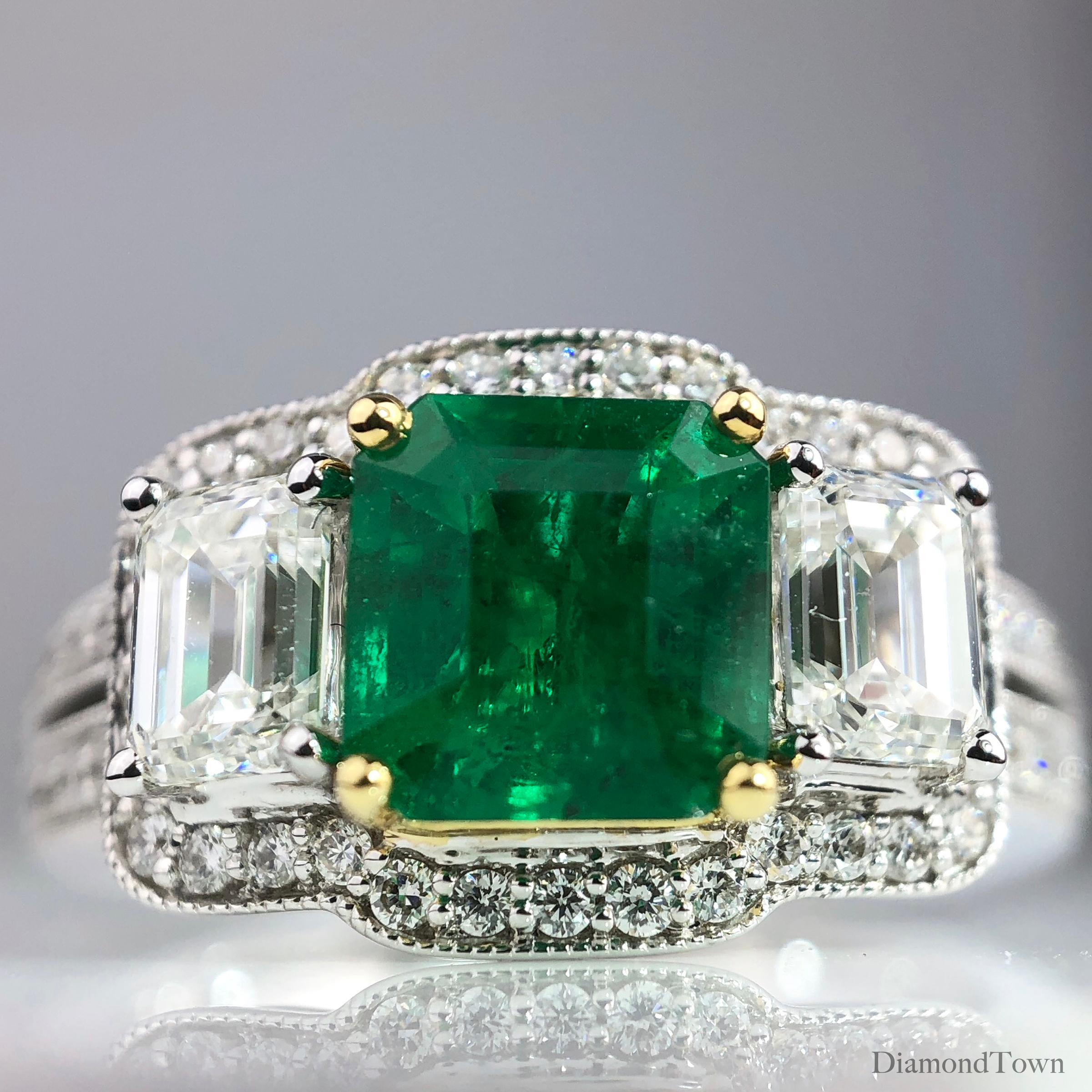 1.10 Carat Cushion Cut Emerald and 1.03 Carat Natural Diamond Ring in 18K ref942 In New Condition For Sale In New York, NY