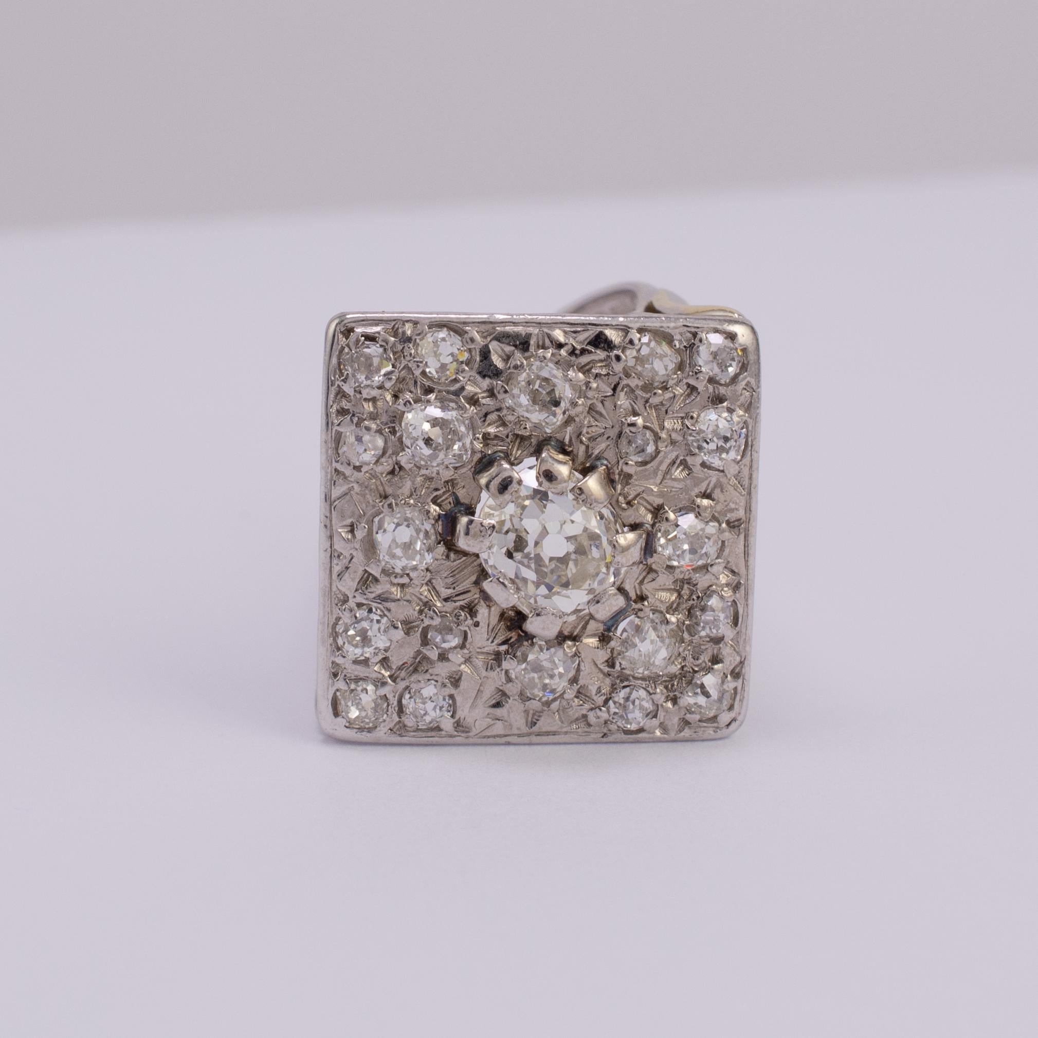 Art Deco Diamond Statement Ring 18 Karat White Gold For Sale 1