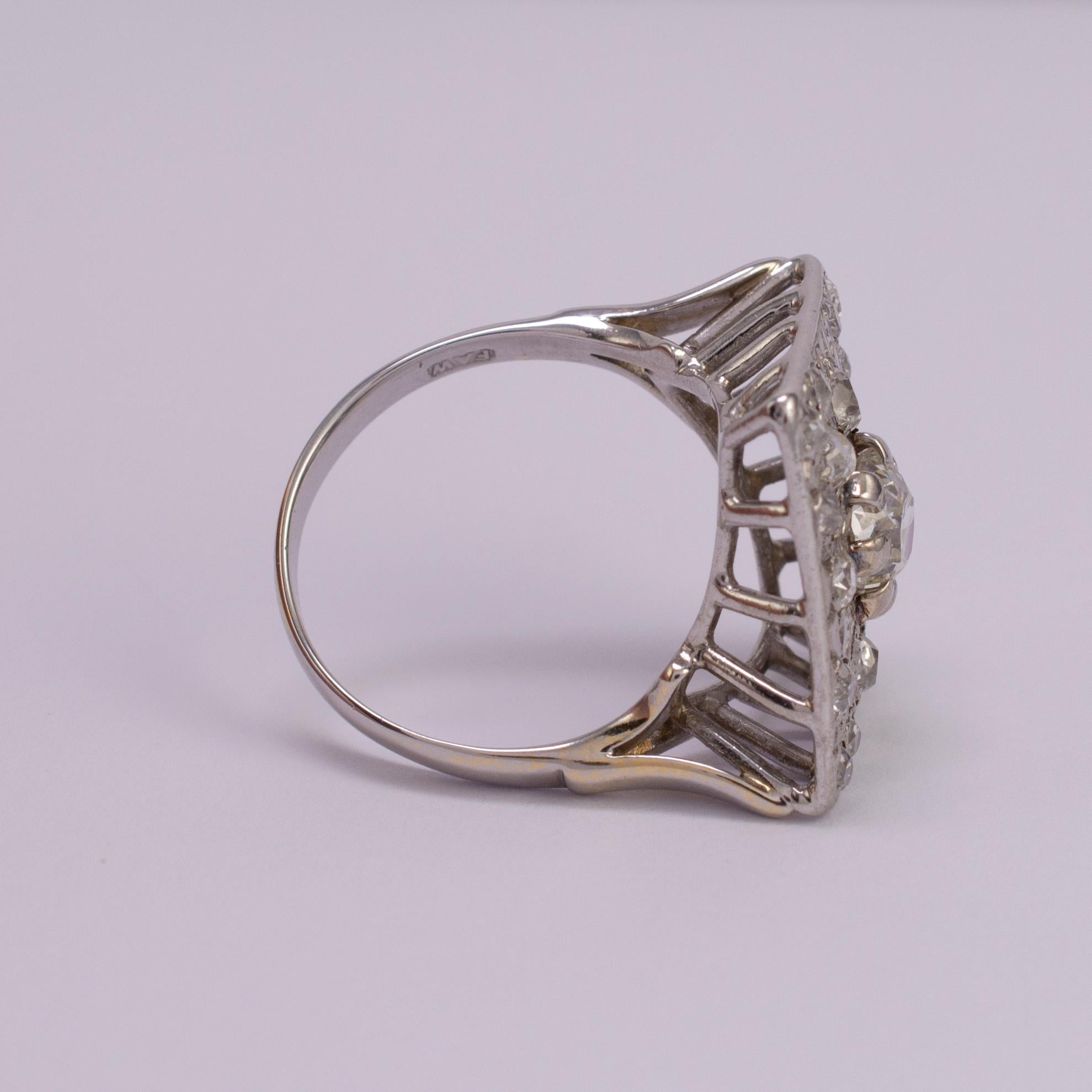 Art Deco Diamond Statement Ring 18 Karat White Gold For Sale 2