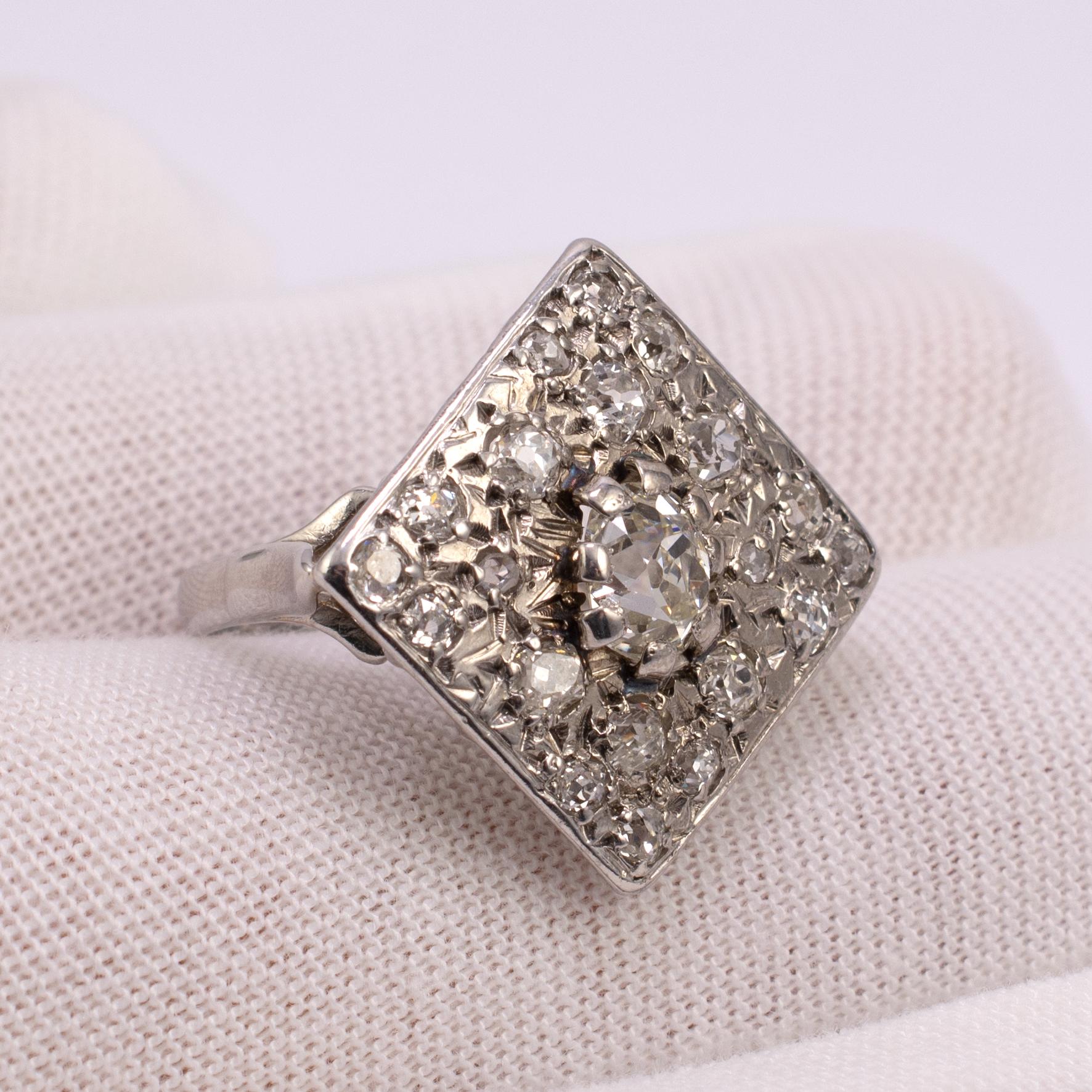 Art Deco Diamond Statement Ring 18 Karat White Gold For Sale 4