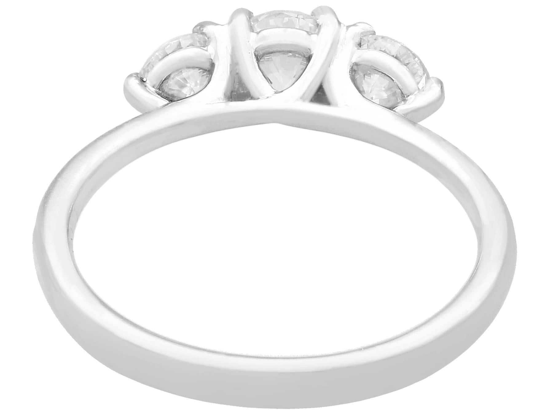 Trilogie-Ring aus Platin mit 1.10 Karat Diamanten im Zustand „Hervorragend“ im Angebot in Jesmond, Newcastle Upon Tyne