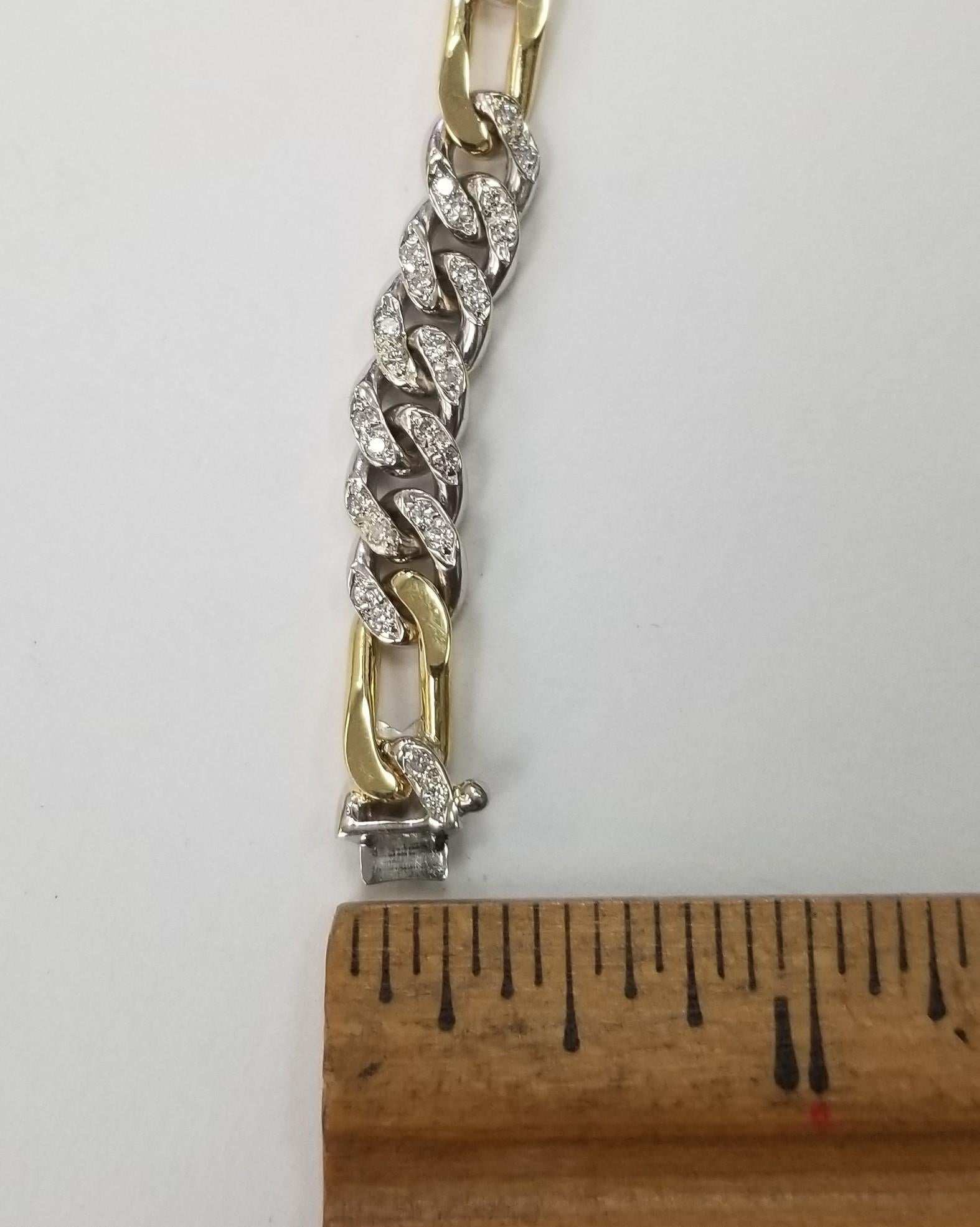 Taille ronde Bracelet à maillons en or blanc et jaune 18 carats avec diamants pavés pesant 1,10 carat en vente