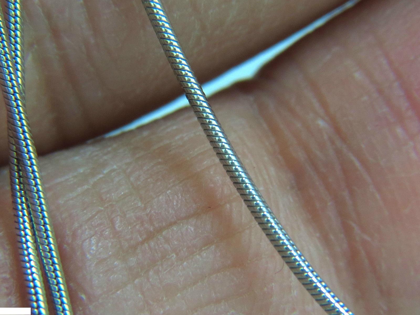 1,10ct. Ciondolo a cuore con diamanti

baguette e rotelle uniche nel loro genere

Taglio completo / Max. Brillantezza

Colore G / chiarezza Vs-2

10 diamanti rotondi

10 baguette 

diametro del cuore: 20,2 X 18,7 mm 

Collana con maglia di serpente