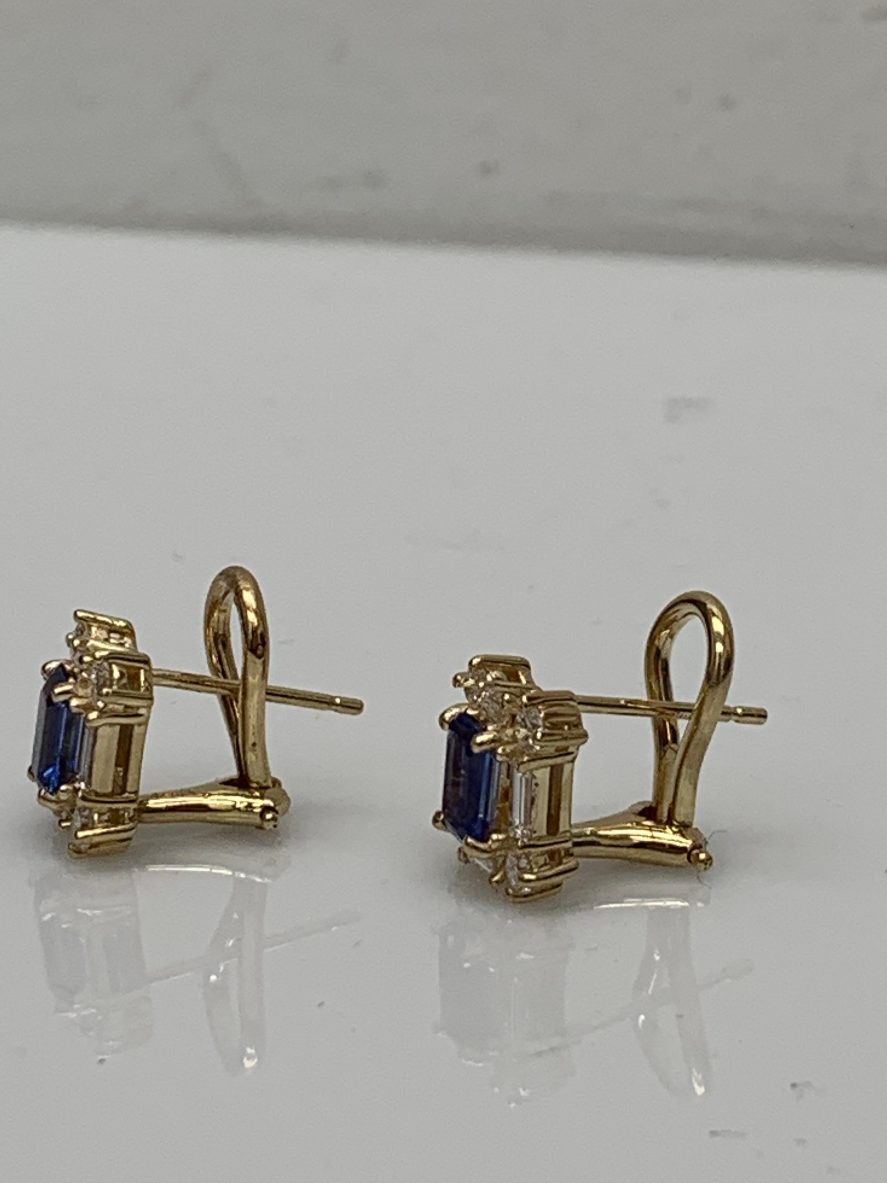 Boucles d'oreilles en or jaune 14K de 1,10 carat de saphirs bleus taillés en émeraude et de diamants en vente 5