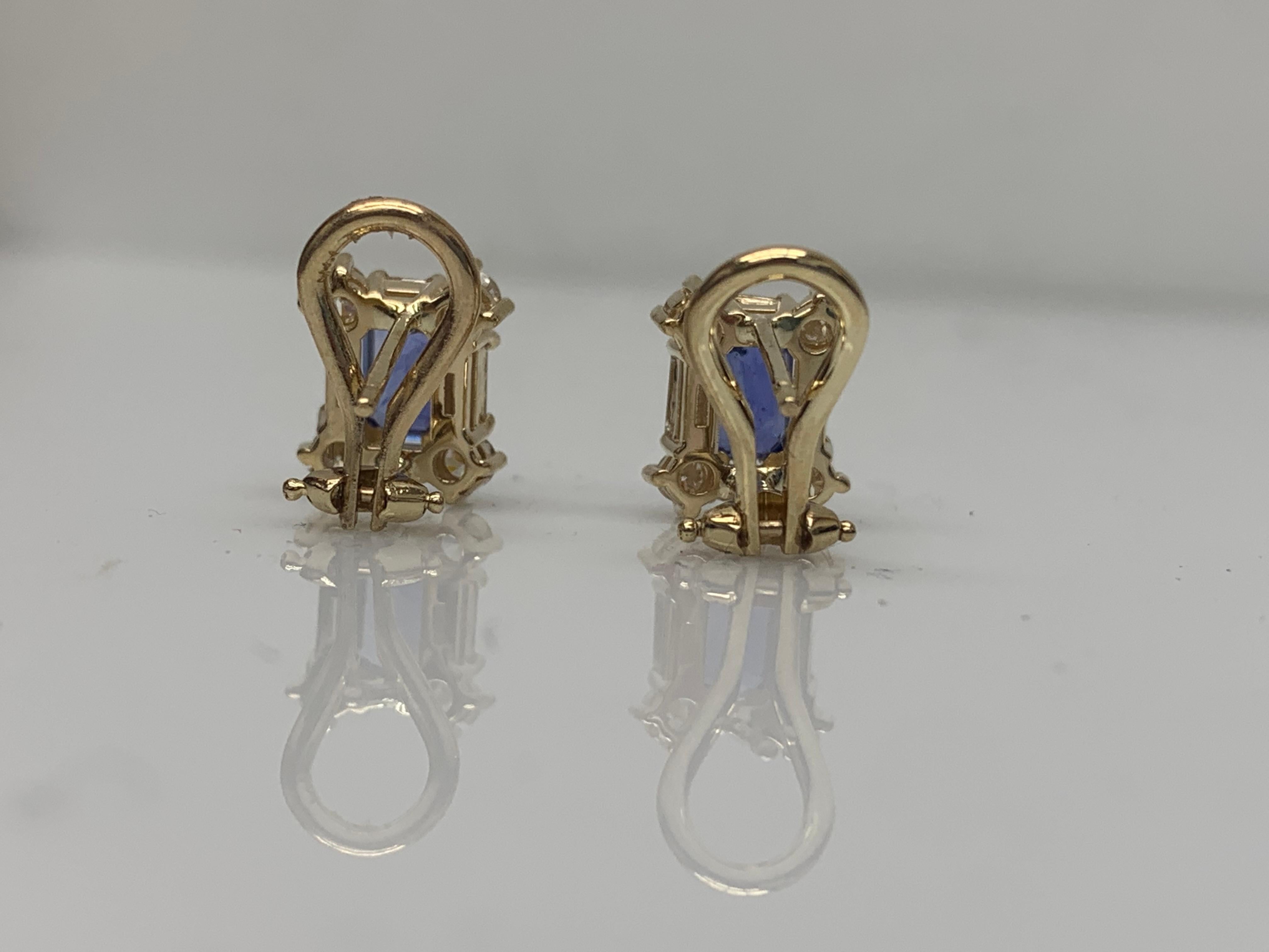 Boucles d'oreilles en or jaune 14K de 1,10 carat de saphirs bleus taillés en émeraude et de diamants Neuf - En vente à NEW YORK, NY