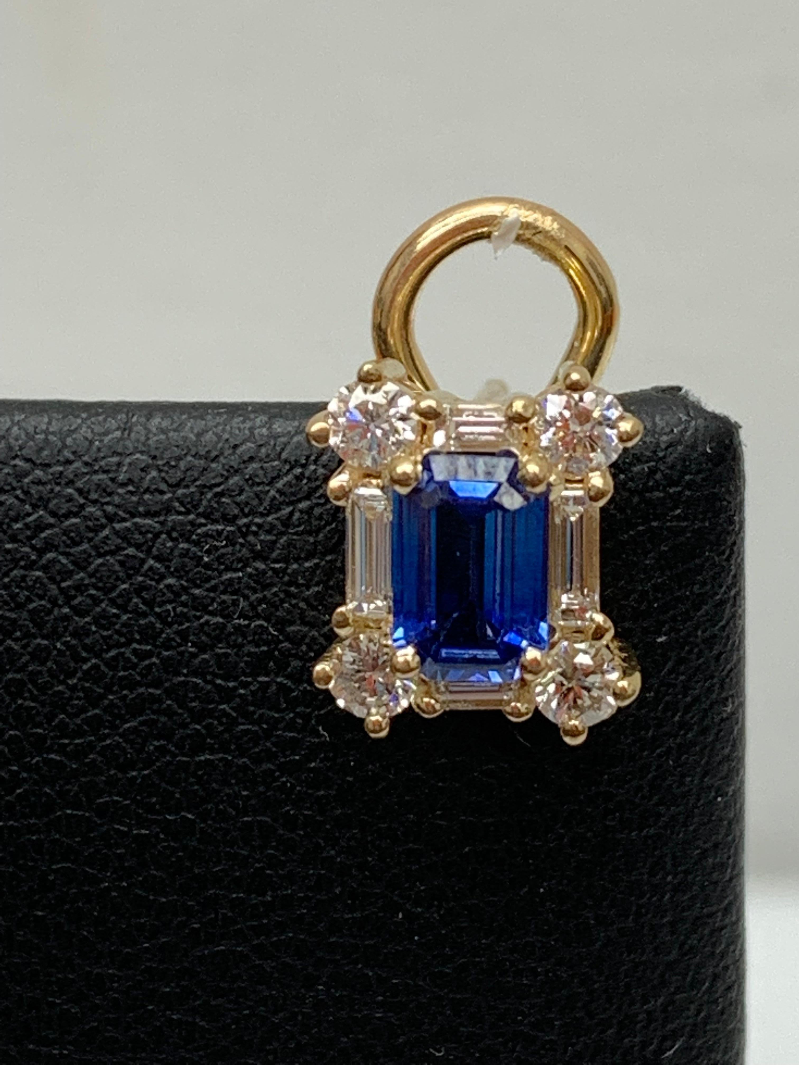 Boucles d'oreilles en or jaune 14K de 1,10 carat de saphirs bleus taillés en émeraude et de diamants en vente 1