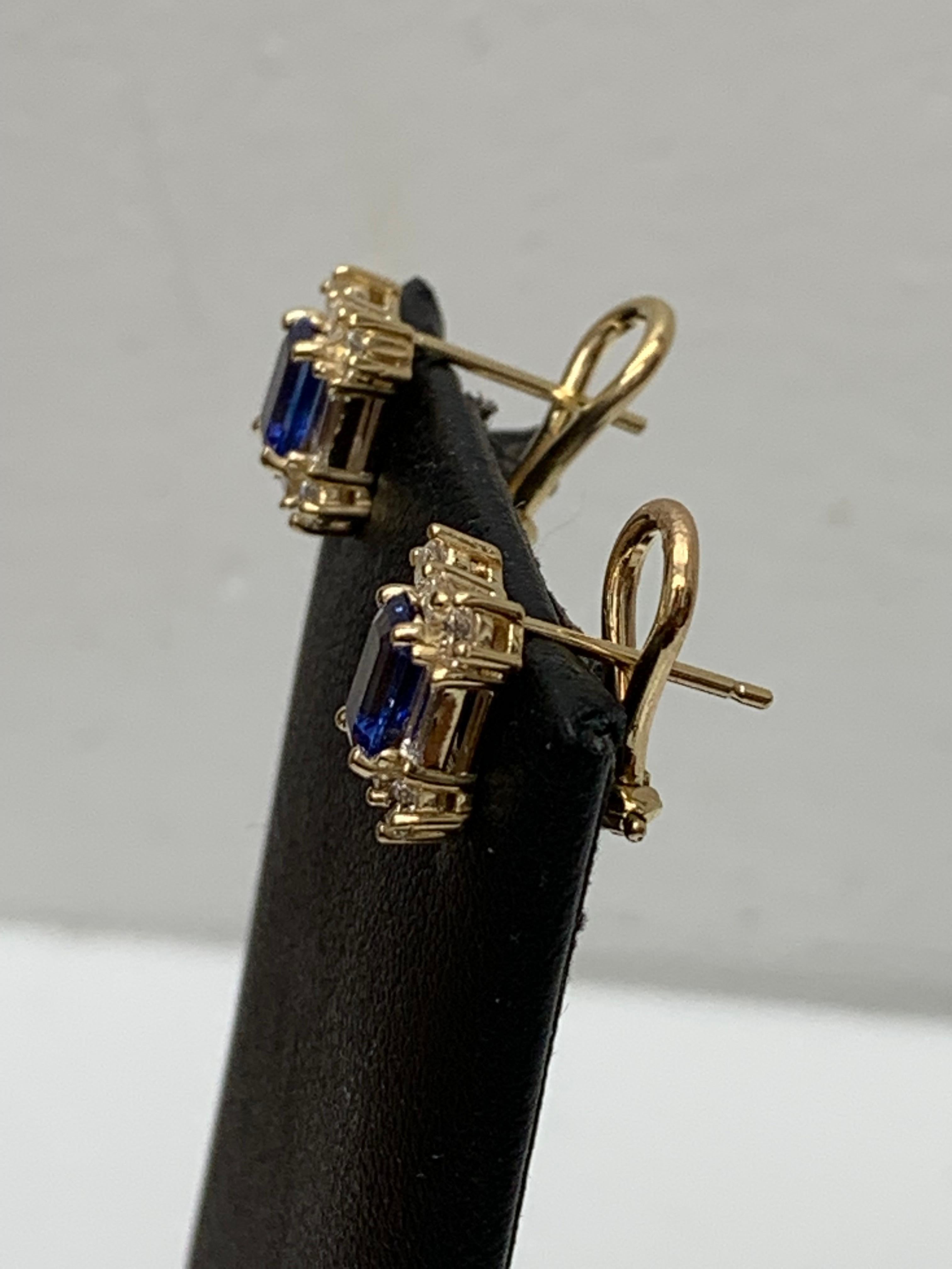 Boucles d'oreilles en or jaune 14K de 1,10 carat de saphirs bleus taillés en émeraude et de diamants en vente 3