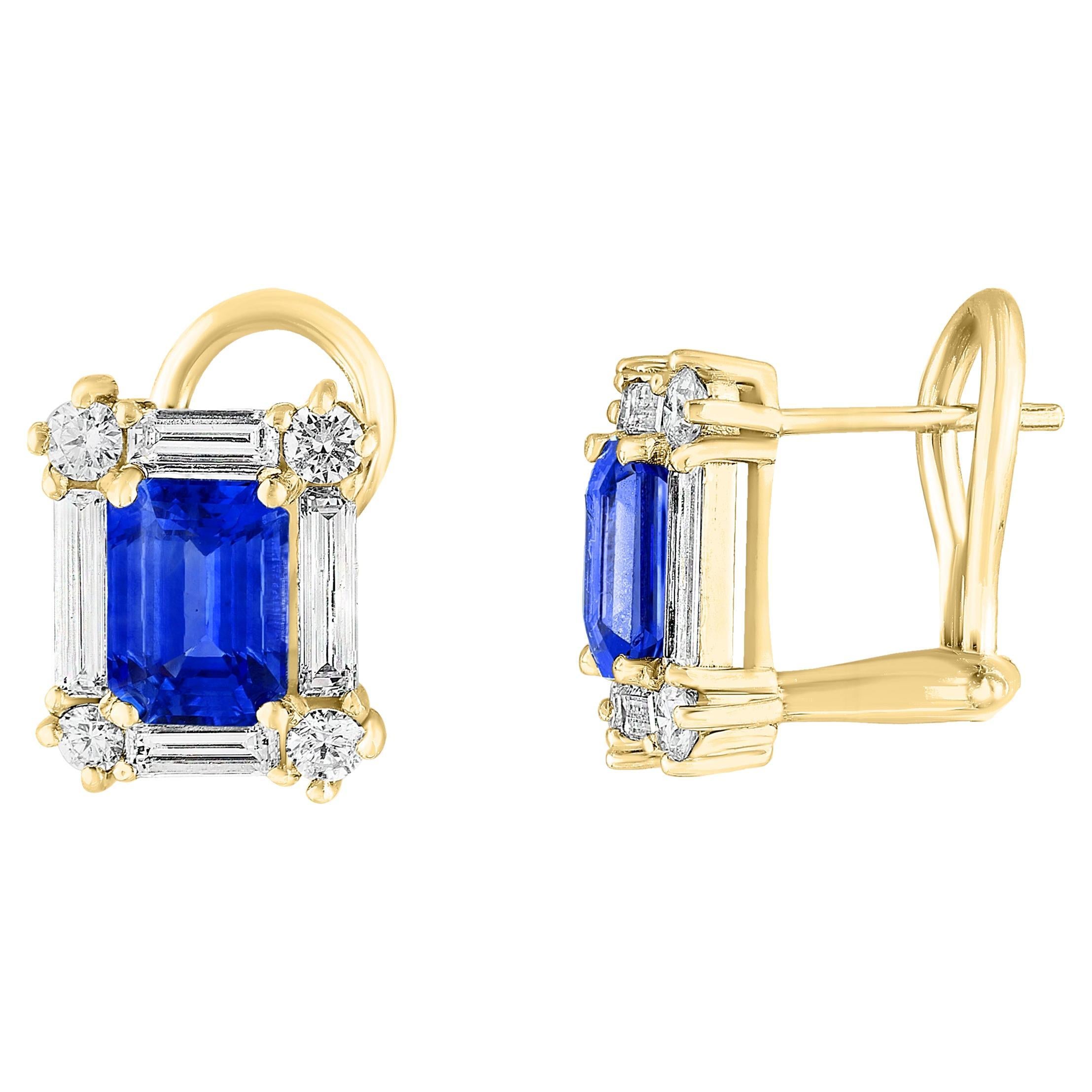 Boucles d
oreilles en or jaune 14K de 1,10 carat de saphirs bleus taillés en émeraude et de diamants en vente