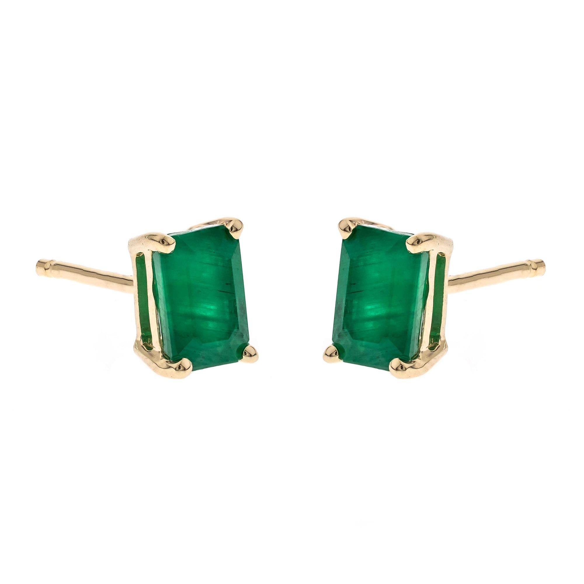 Art Deco 1.10 Carat Emerald Cut Emerald Diamond Accents 14K Yellow Gold Stud Earring For Sale