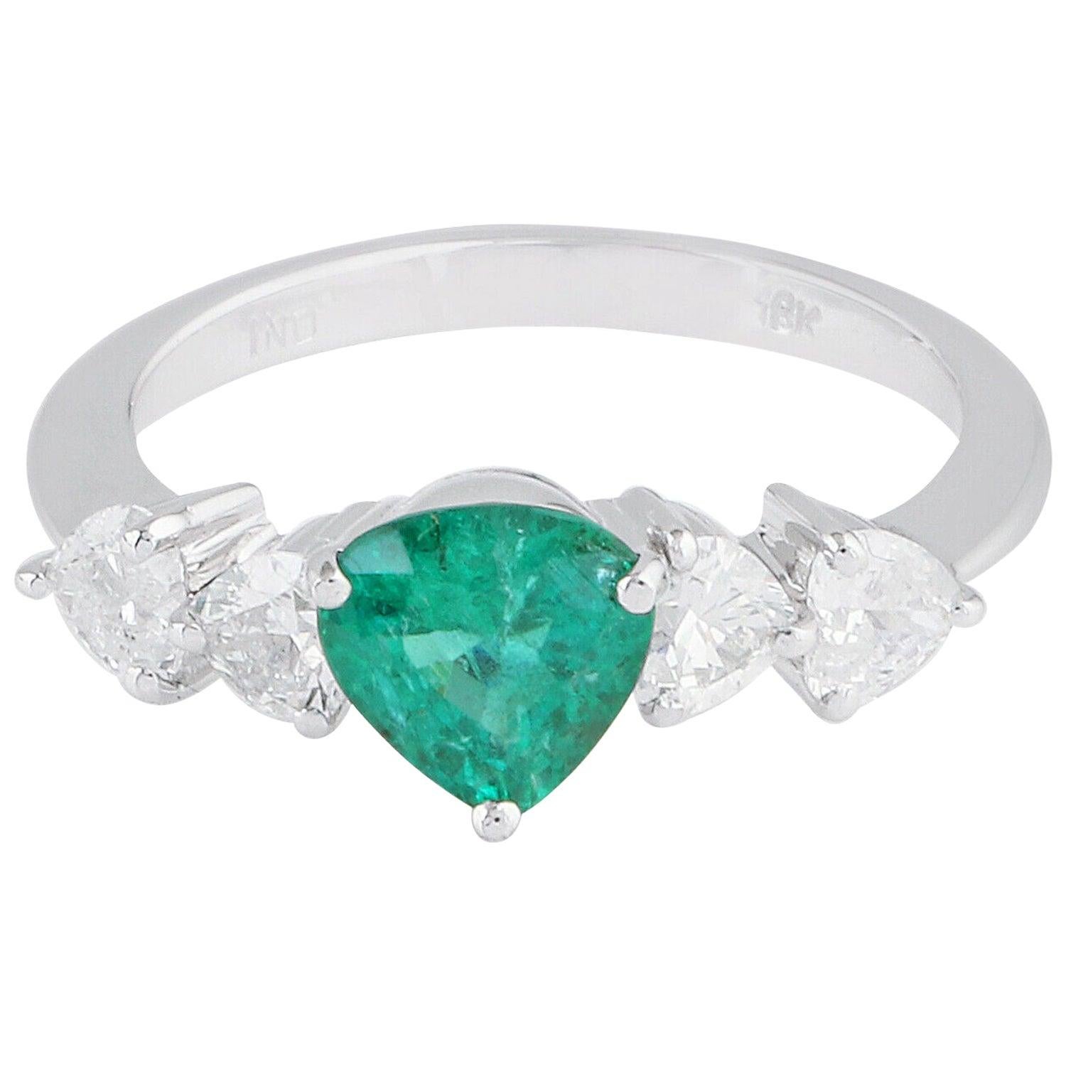 Im Angebot: 1,10 Karat Smaragd-Diamant-Ring aus 18 Karat Weißgold ()