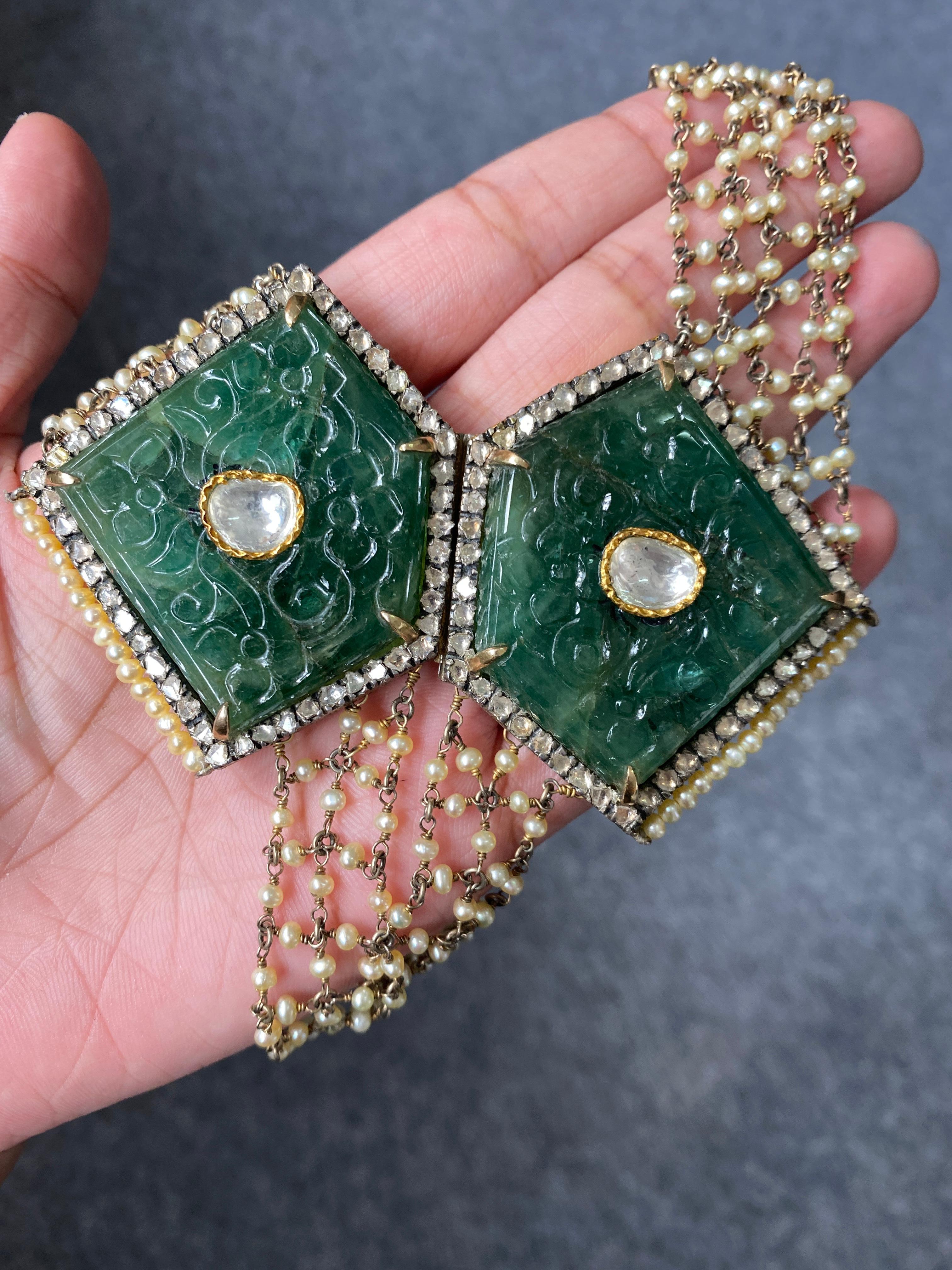 110 Karat Smaragd-, Diamant- und Perlen-Perlen-Halskette Damen im Angebot