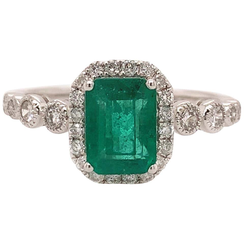 Emerald Diamond Ring For Sale at 1stDibs