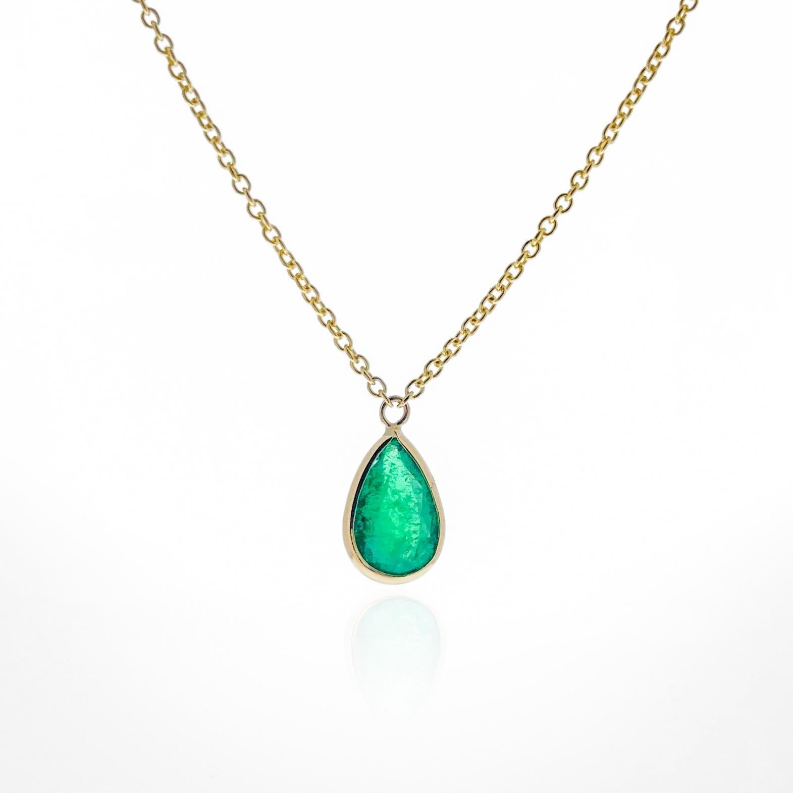 Contemporary 1.10 Carat Green Emerald Pear Shape Fashion Necklaces In 14K Yellow Gold For Sale